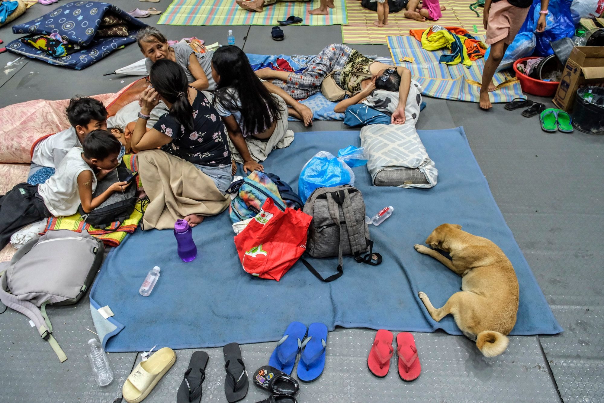 Families affected by Typhoon Kalmaegi stay at a sports complex used as an evacuation centre in Liloan municipality, Cebu province, Philippines, on Thursday. Photo: EPA Families affected by Typhoon Kalmaegi stay at a sports complex used as an evacuation centre in Liloan municipality, Cebu province, Philippines, on Thursday. Photo: EPA