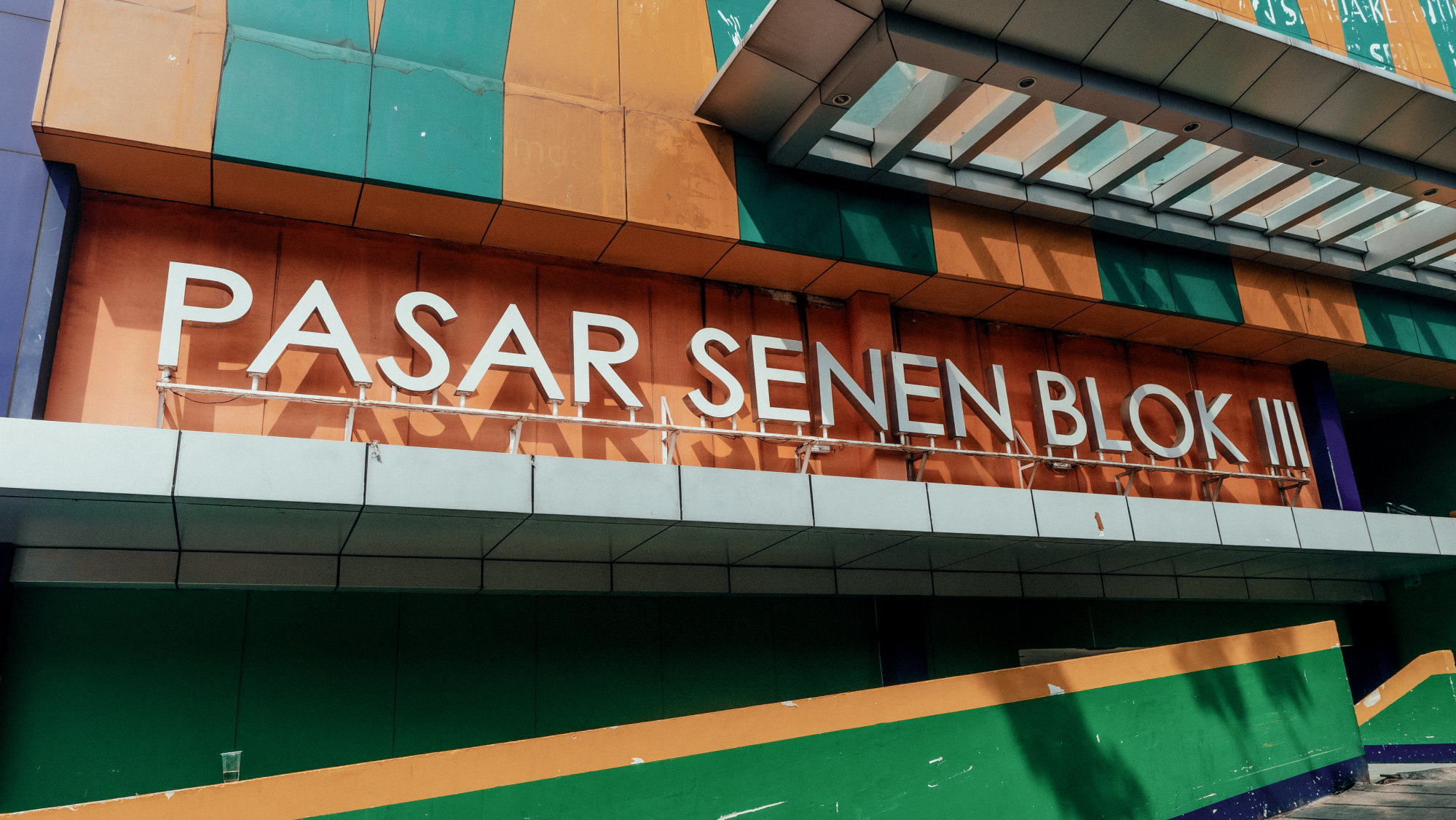 Pasar Senen is one of the largest thrift hubs in Jakarta, Indonesia. Photo: Josh Edwards Pasar Senen is one of the largest thrift hubs in Jakarta, Indonesia. Photo: Josh Edwards