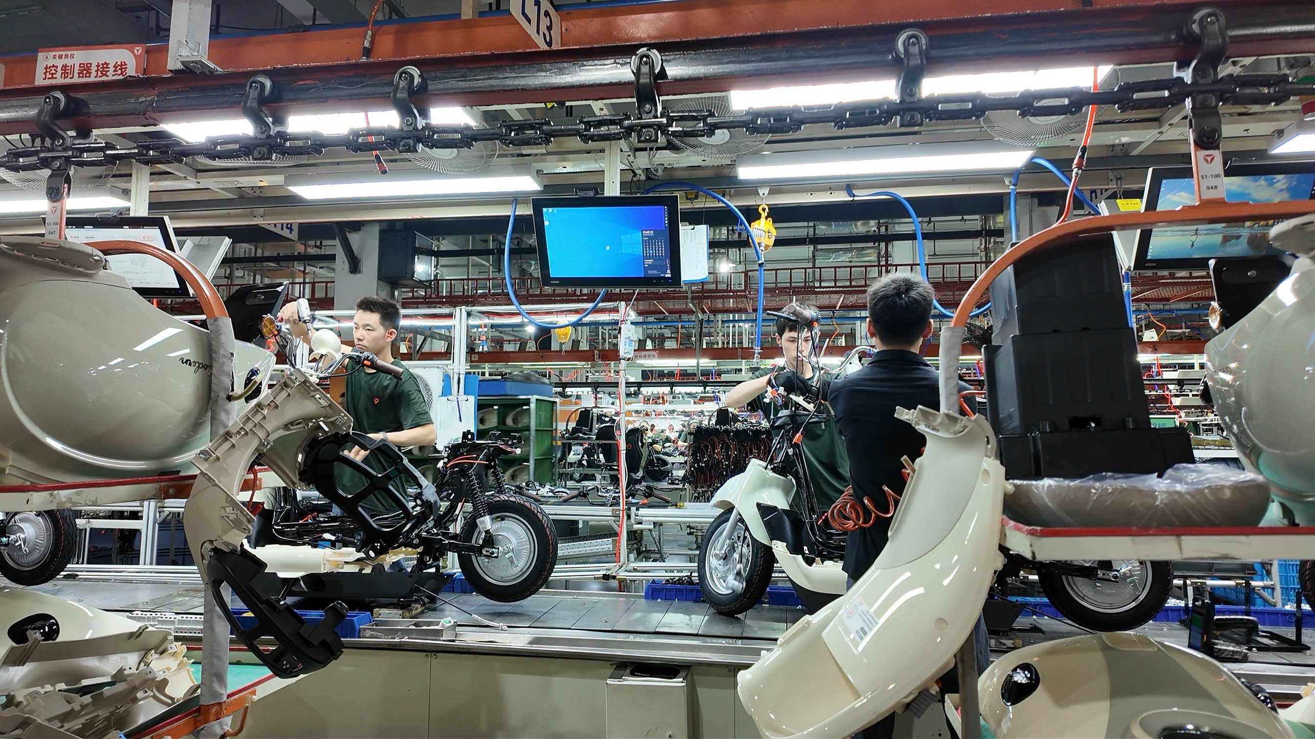 Few technicians are needed at Yadea’s streamlined electric scooter assembly line in Wuxi, eastern Jiangsu province. Photo: Wency Chen