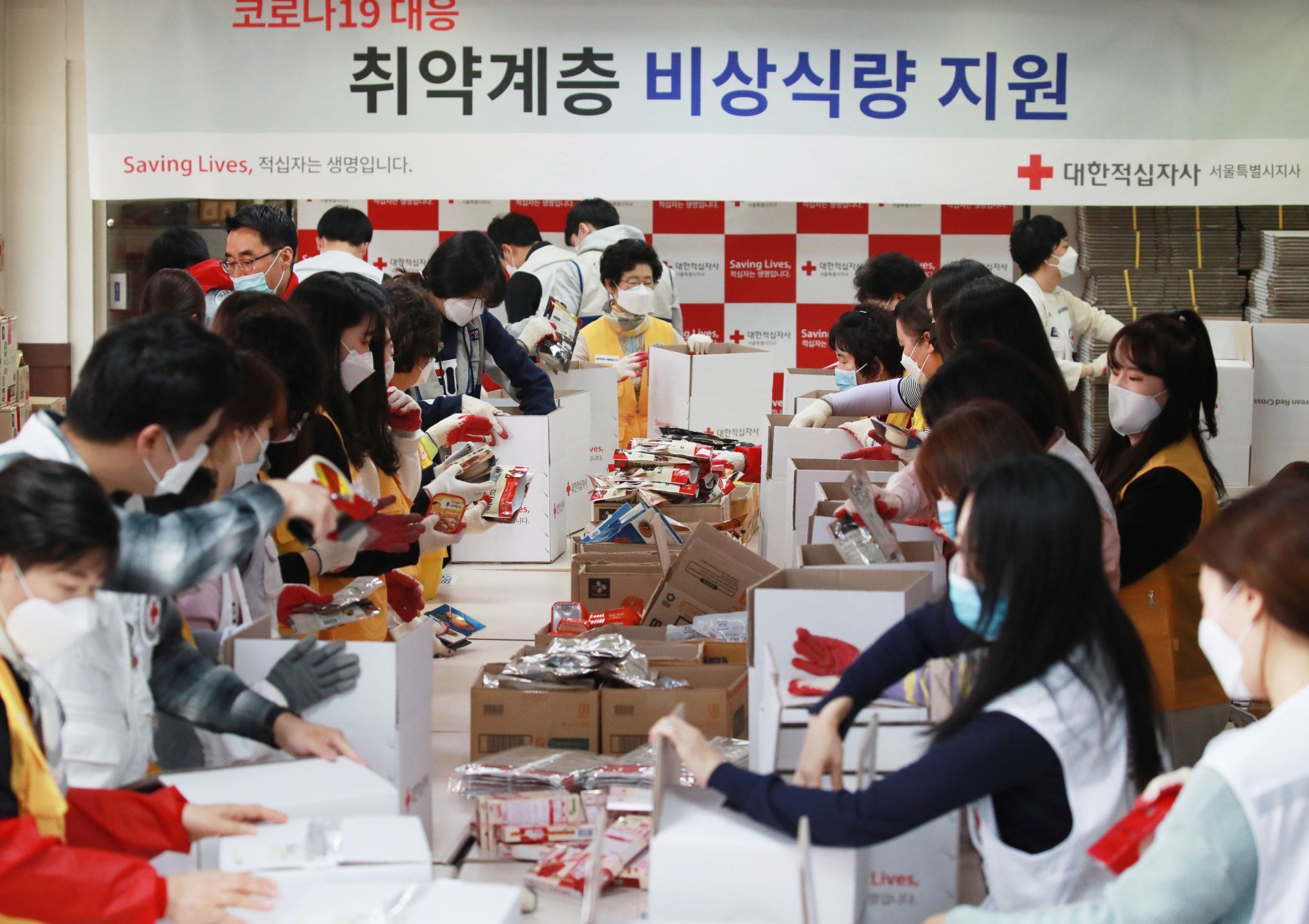 Red Cross officials prepare emergency food packages for the needy in Seoul. Photo: Yonhap/EPA-EFE Red Cross officials prepare emergency food packages for the needy in Seoul. Photo: Yonhap/EPA-EFE