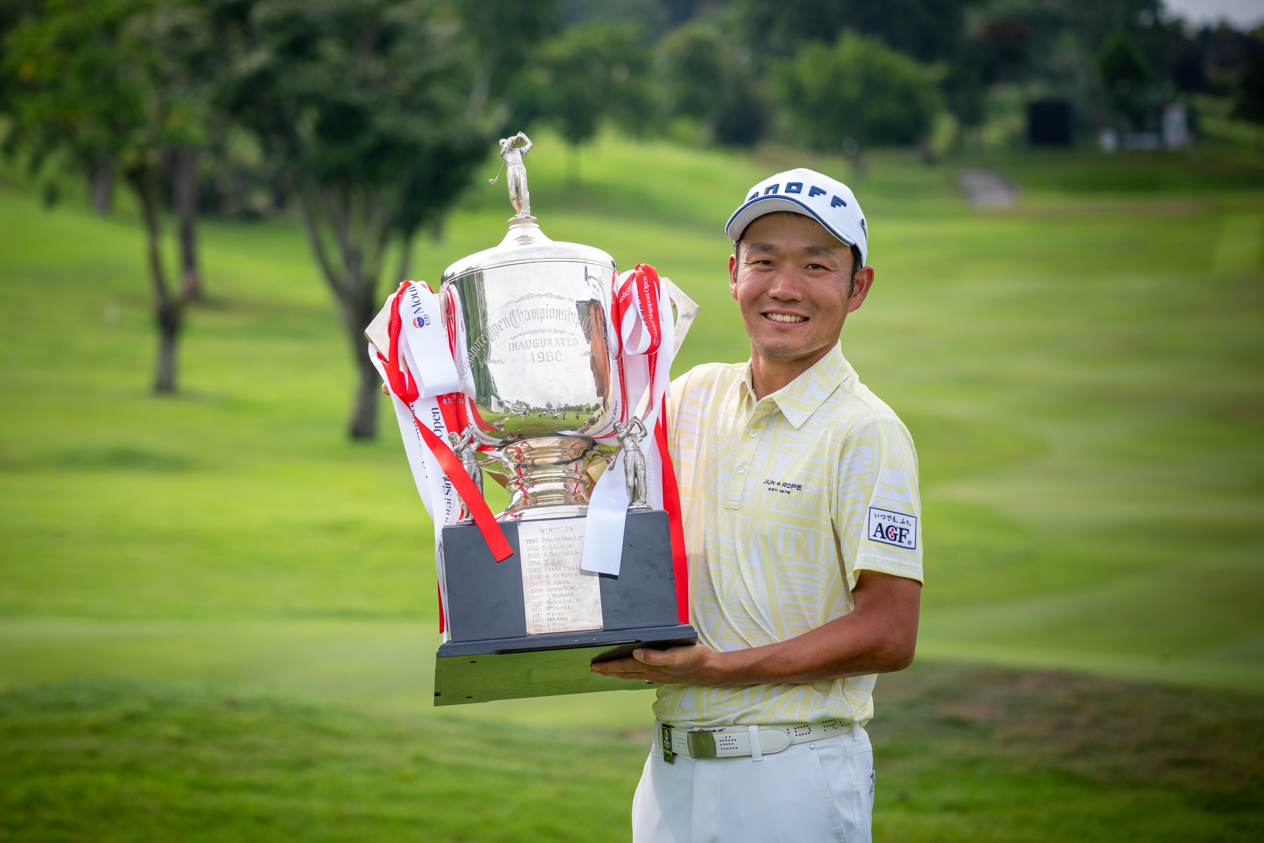 Yosuke Asaji of Japan lifts the trophy at Singapore Island Country Club. Photo: Asian Tour