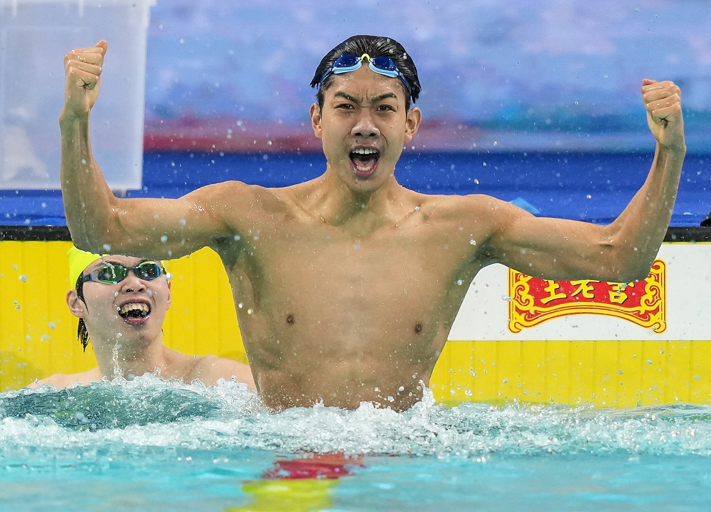 Zhang Zhanshuo of Shandong celebrates winning the men’s 400m freestyle final in Shenzhen. Photo: Xinhua