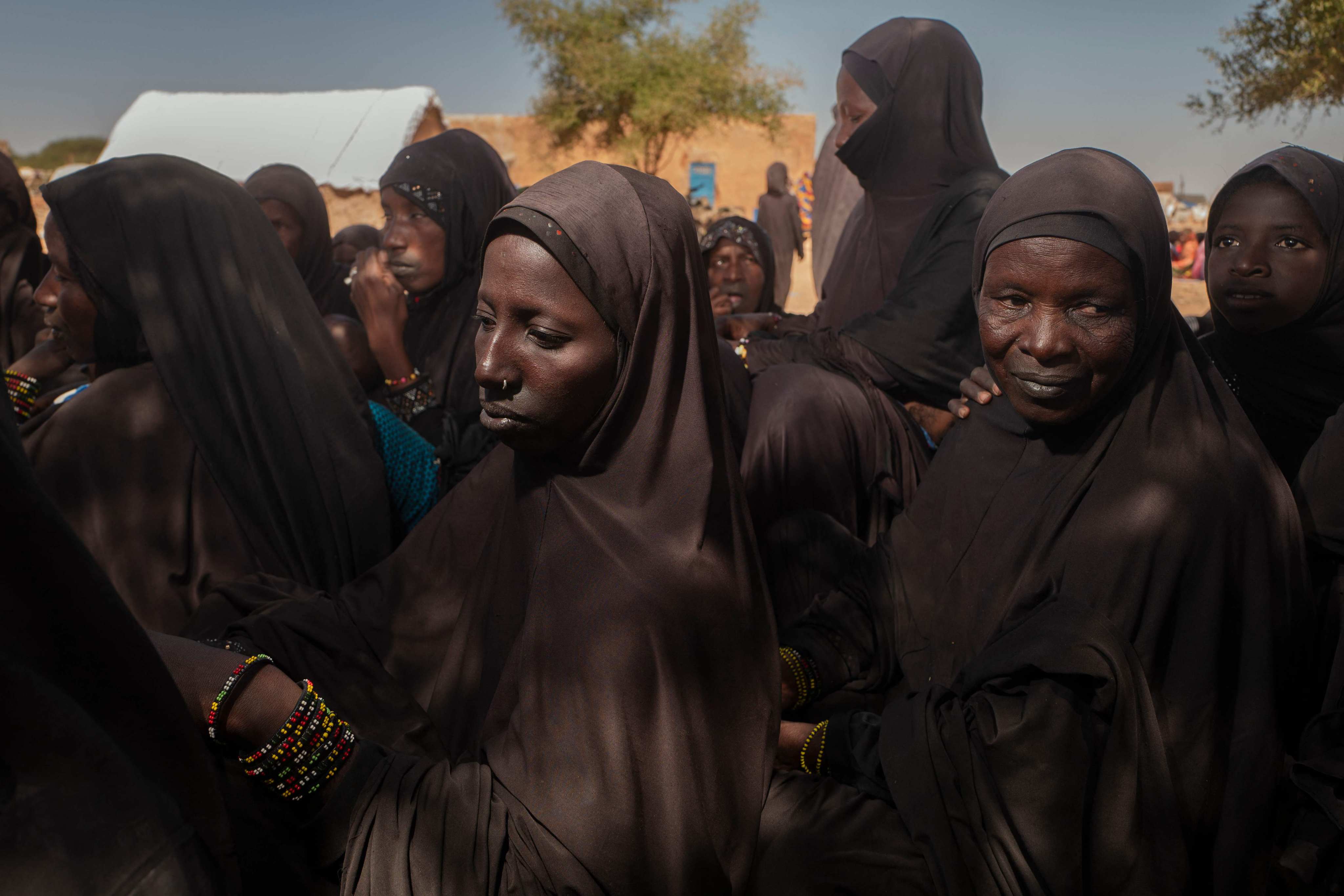 Fulani refugee women wearing veils imposed by fighters from JNIM.  Jihadists affiliated with al-Qaeda are tightening their grip on the increasingly weakened Malian military regime. Photo: AFP