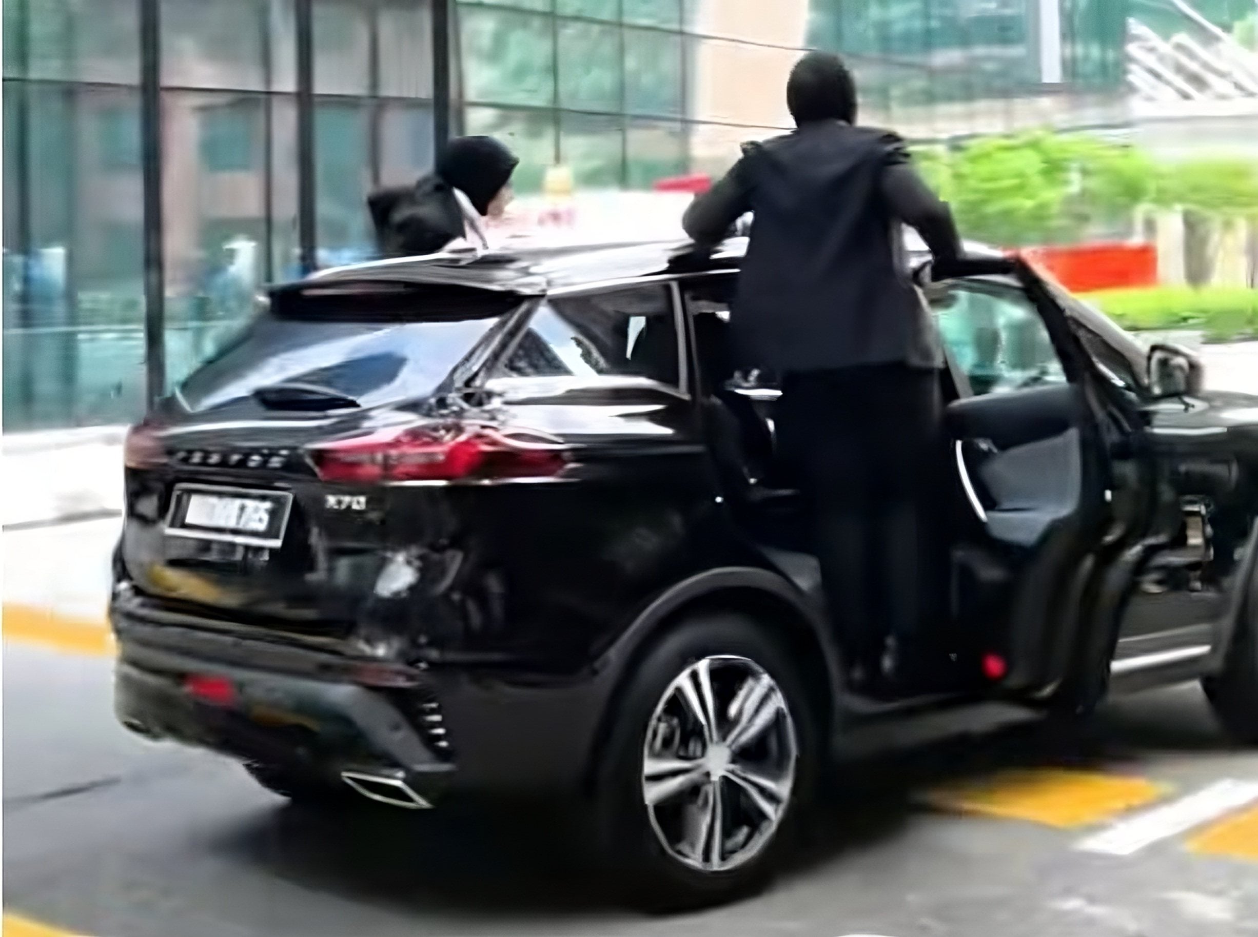 A still from social media footage shows the female bodyguards after leaping onto a moving SUV at last month’s Asean summit in Kuala Lumpur, Malaysia. Photo: TikTok/lang131499