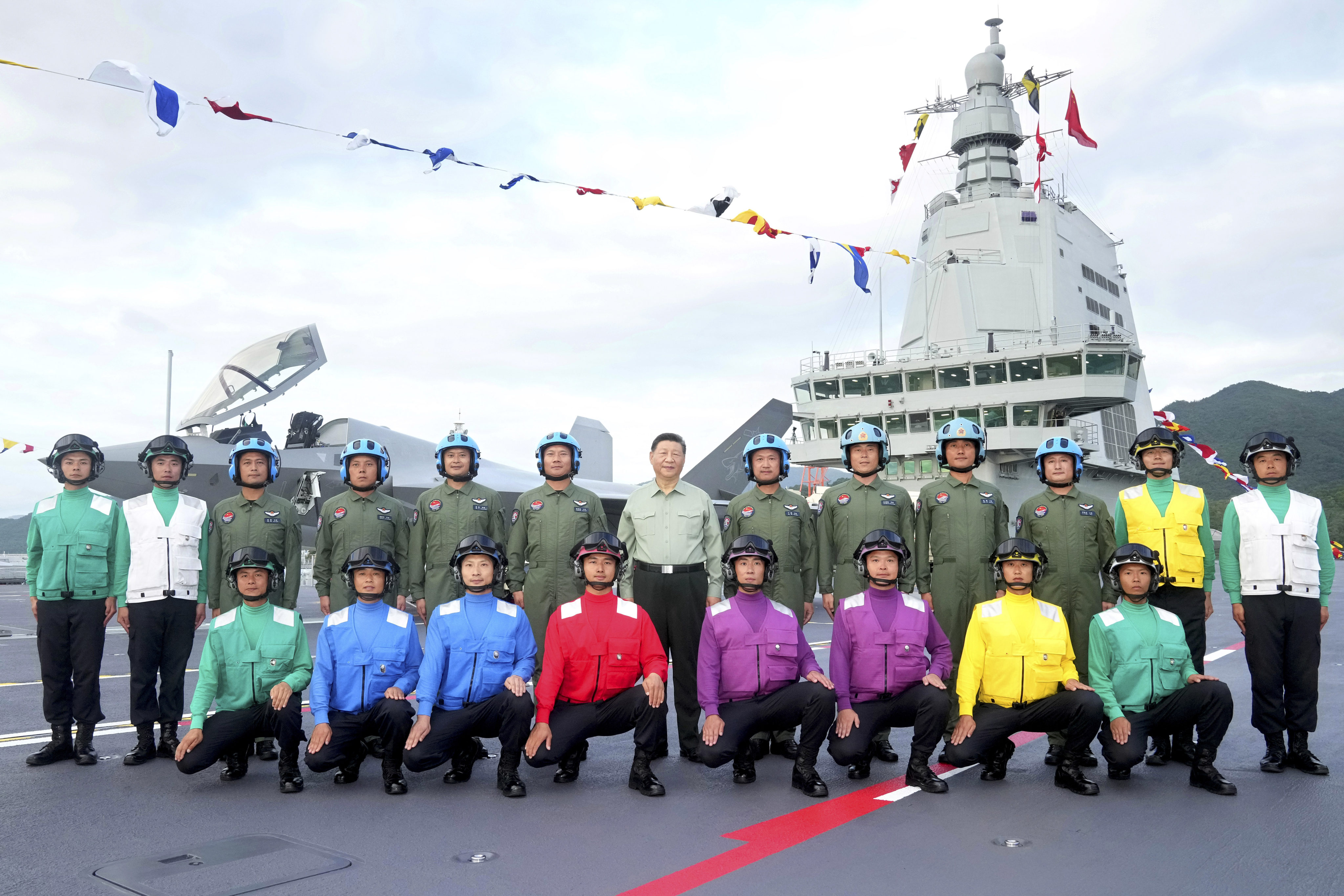President Xi Jinping met Fujian crew members at last week’s commissioning ceremony. Photo: Xinhua