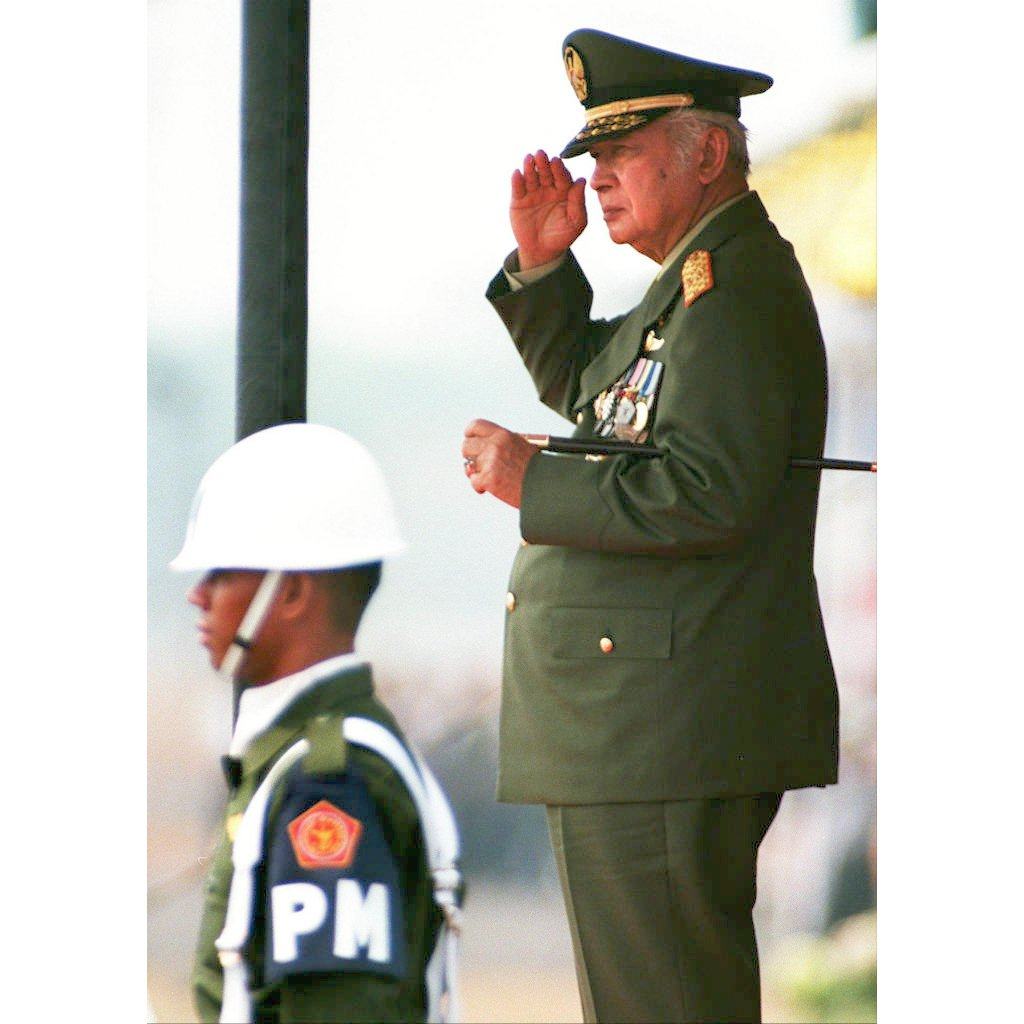 Indonesian President Suharto, in full military uniform, salutes an armed forces’ parade on October 5, 1997. Photo: AFP