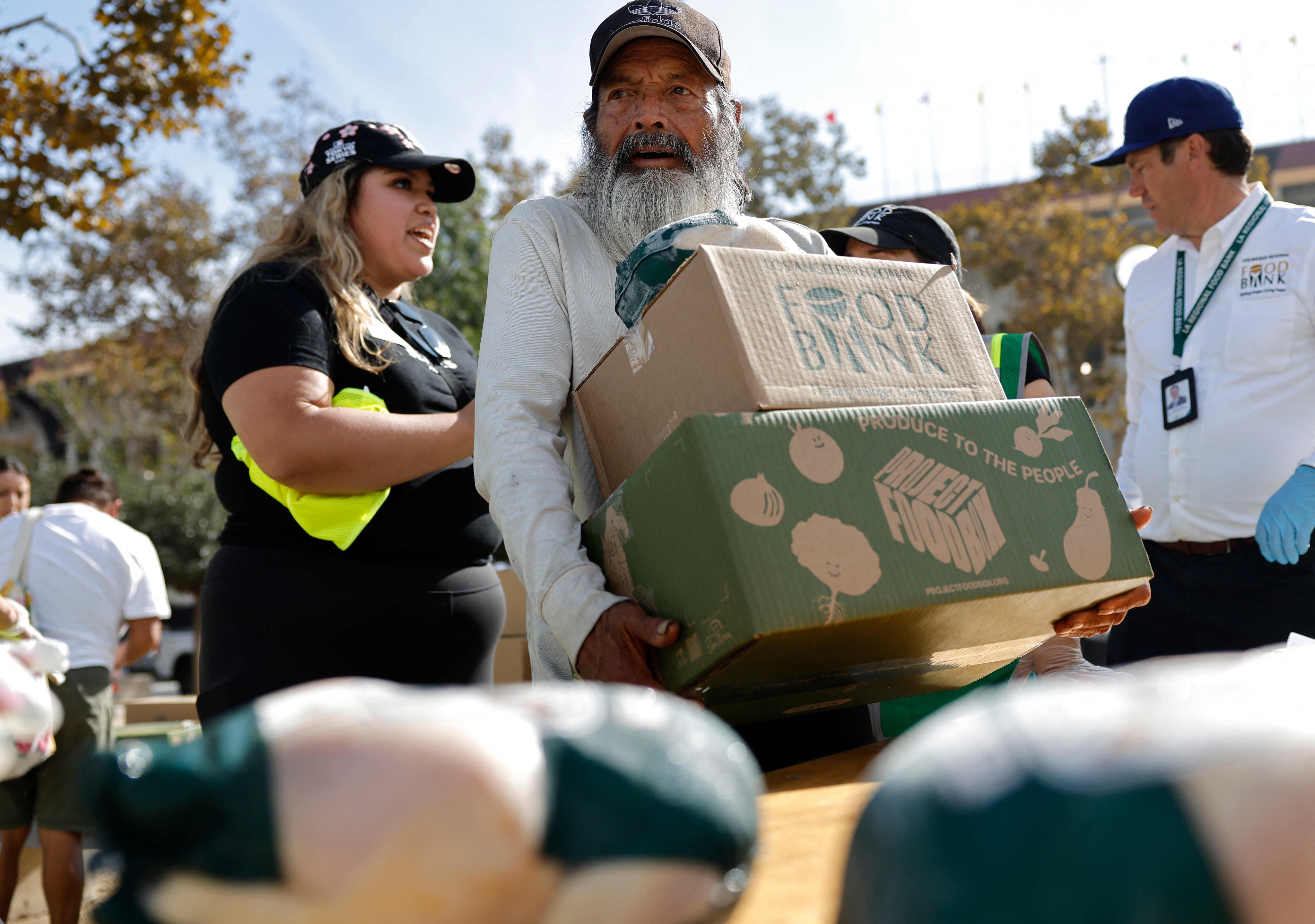 A man carries away food boxes being distributed in Los Angles, California, on Tuesday in response to the Snap benefit delays. Photo: AFP