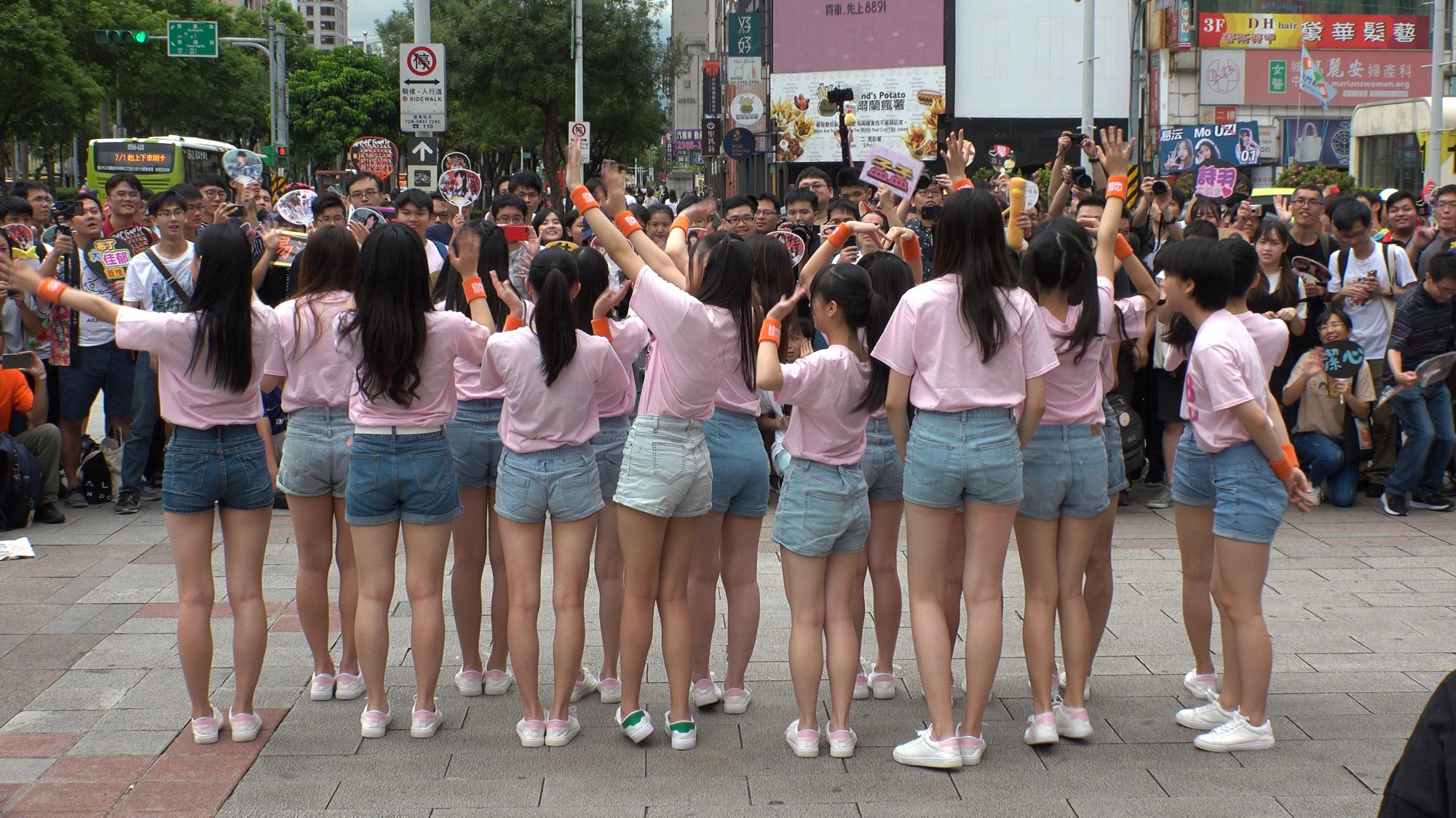 “AKB48 Team TP” was seen performing their songs and dances near the Ximen shopping district in Taipei, part of the larger Japanese AKB48 girl group. Photo: Shutterstock