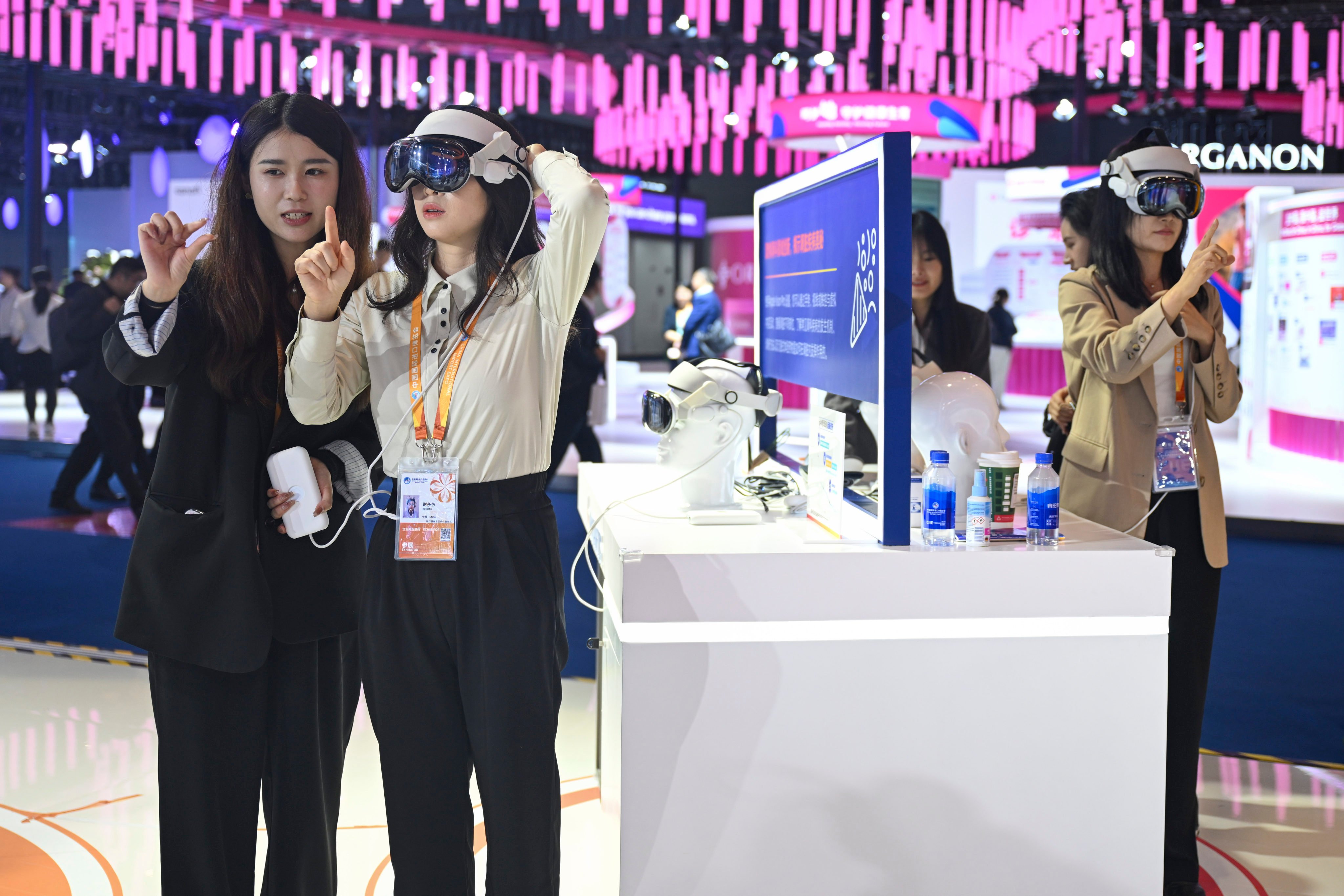 China’s young jobseekers are turning to trade fairs and expos to find new opportunities as the country’s labour market continues to present challenges. Photo: Xinhua