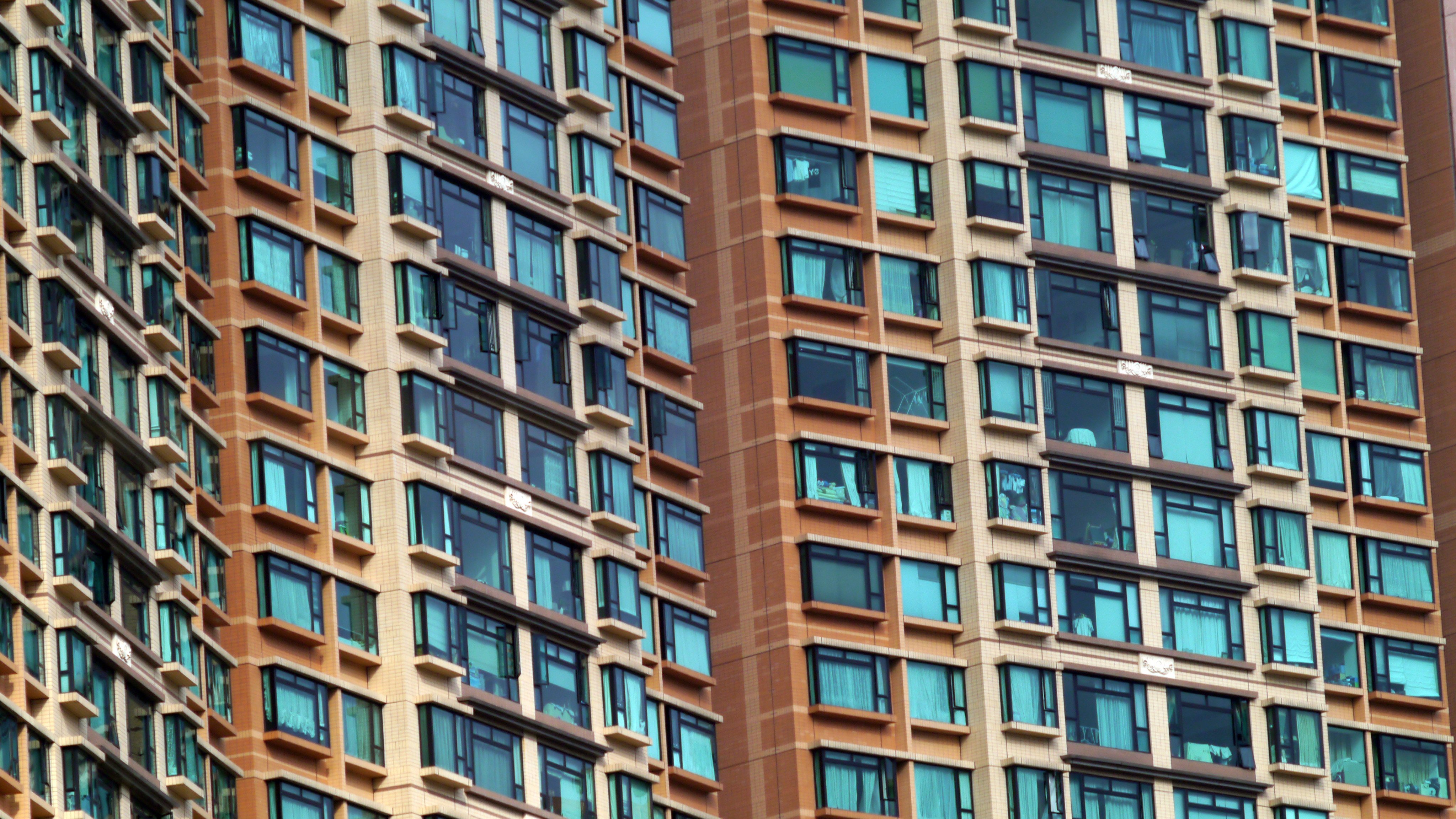 The theft was alleged to have occurred at a flat in the Leighton Hill development. Photo: Martin Chan