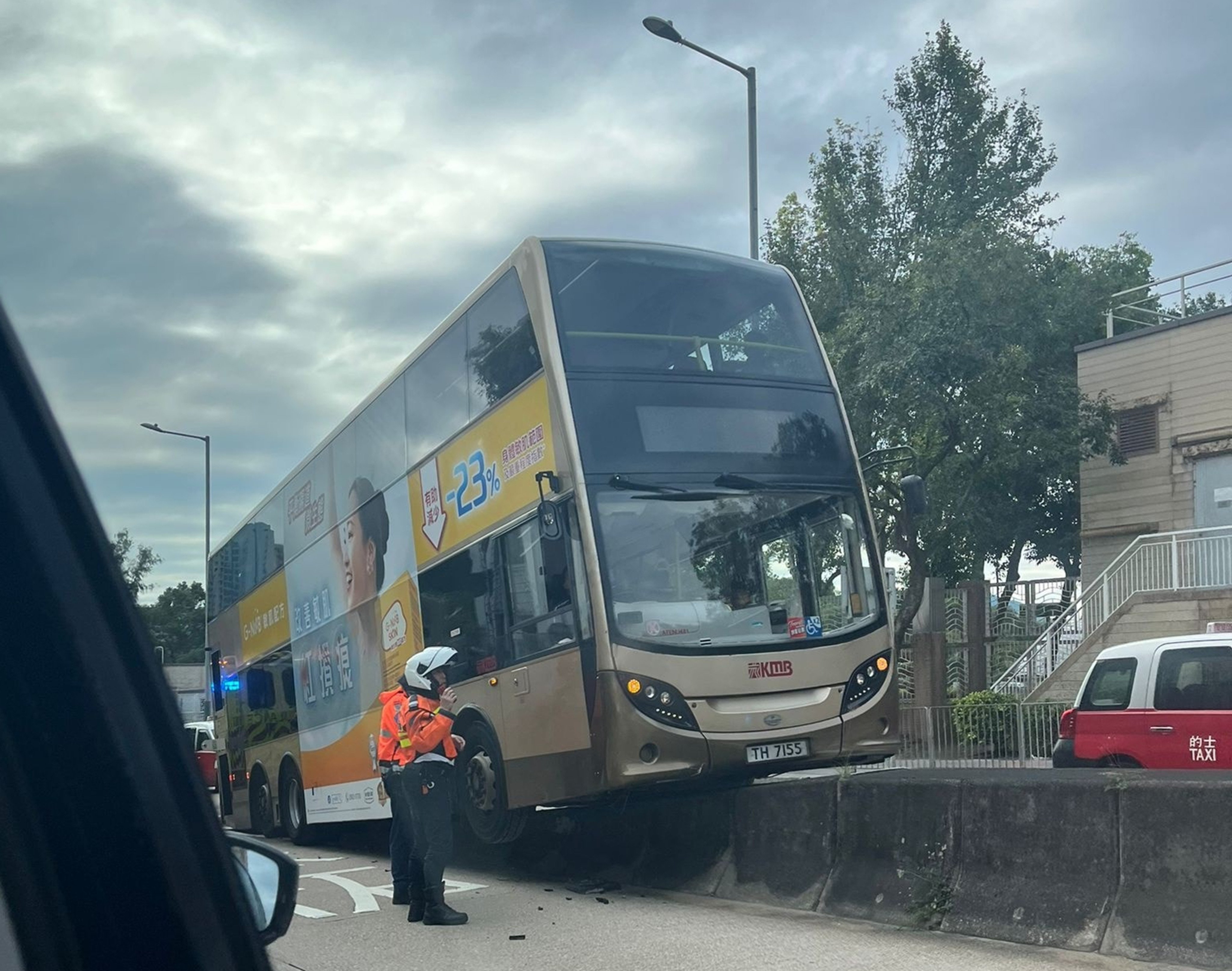 A double-decker KMB bus mounted a central divider on a road in Kowloon during the morning rush hour on Thursday. Photo: Handout