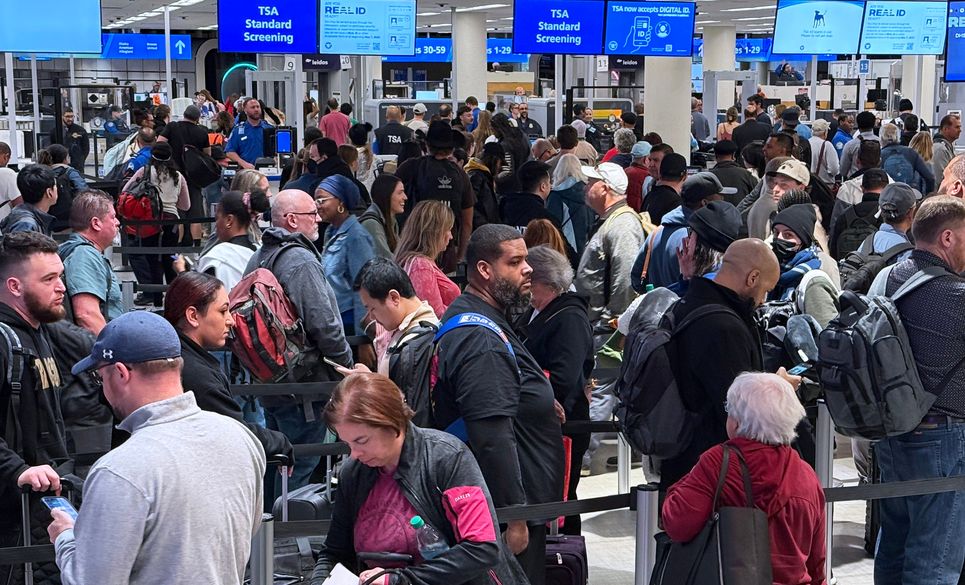 Travellers wait in a TSA security screening line at Orlando International Airport on Wednesday. Photo: SOPA Images via ZUMA Press Wire/dpa
