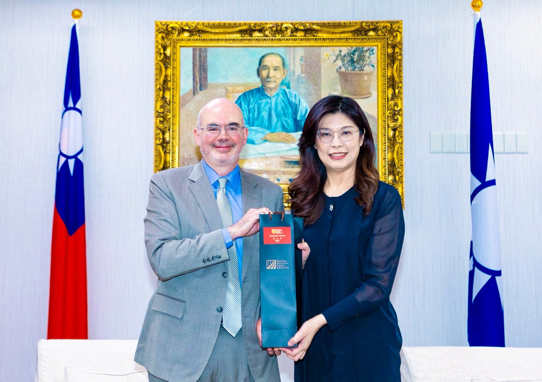 Raymond Greene (left), the de facto US ambassador to Taiwan, met with Cheng Li-wun, the new leader of the KMT, just two weeks after a summit between Chinese President Xi Jinping and US President Donald Trump in Busan last month. Photo: Handout