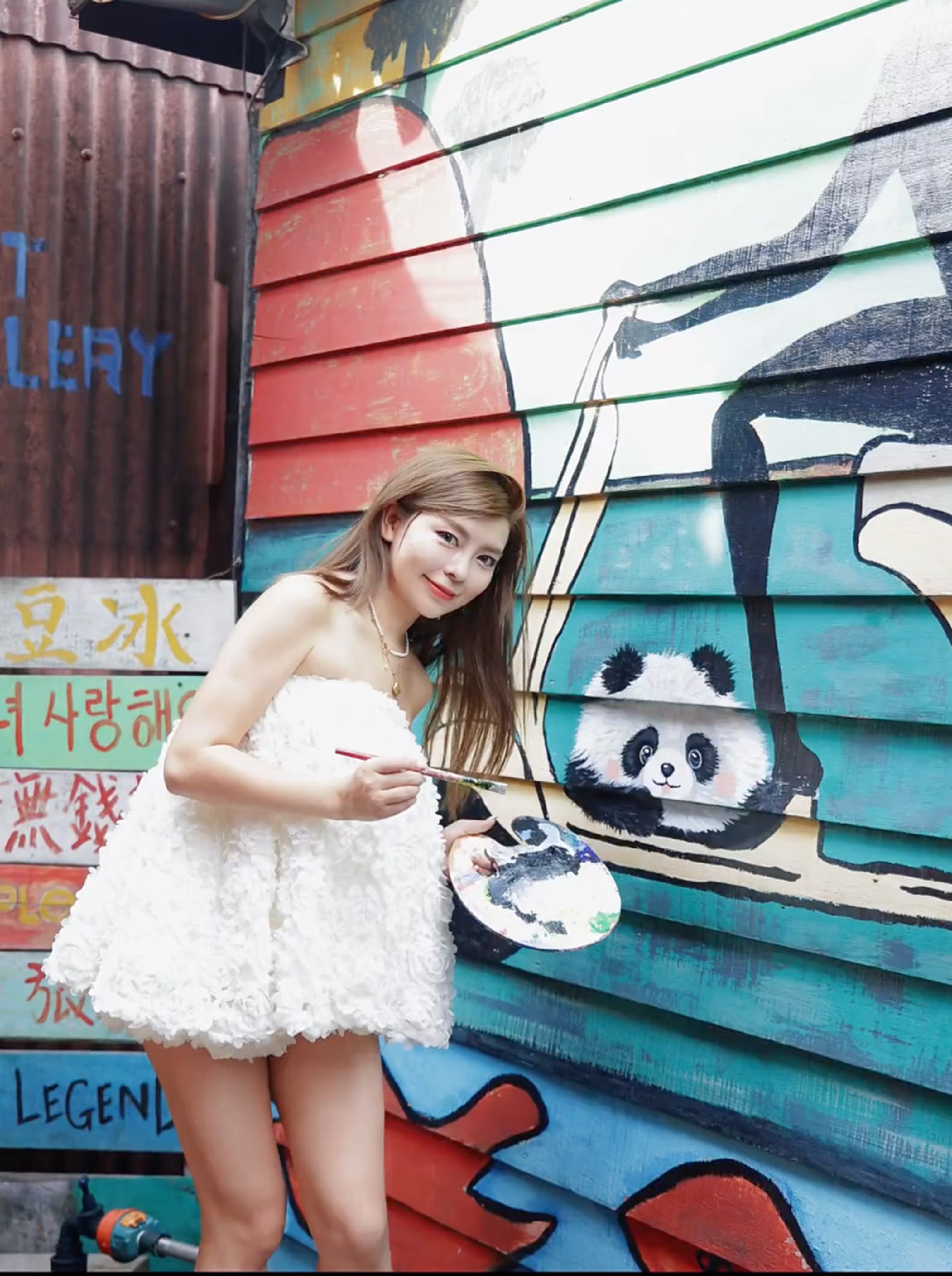 Shen Shishi with her finished painting of a panda. Photo: Handout
