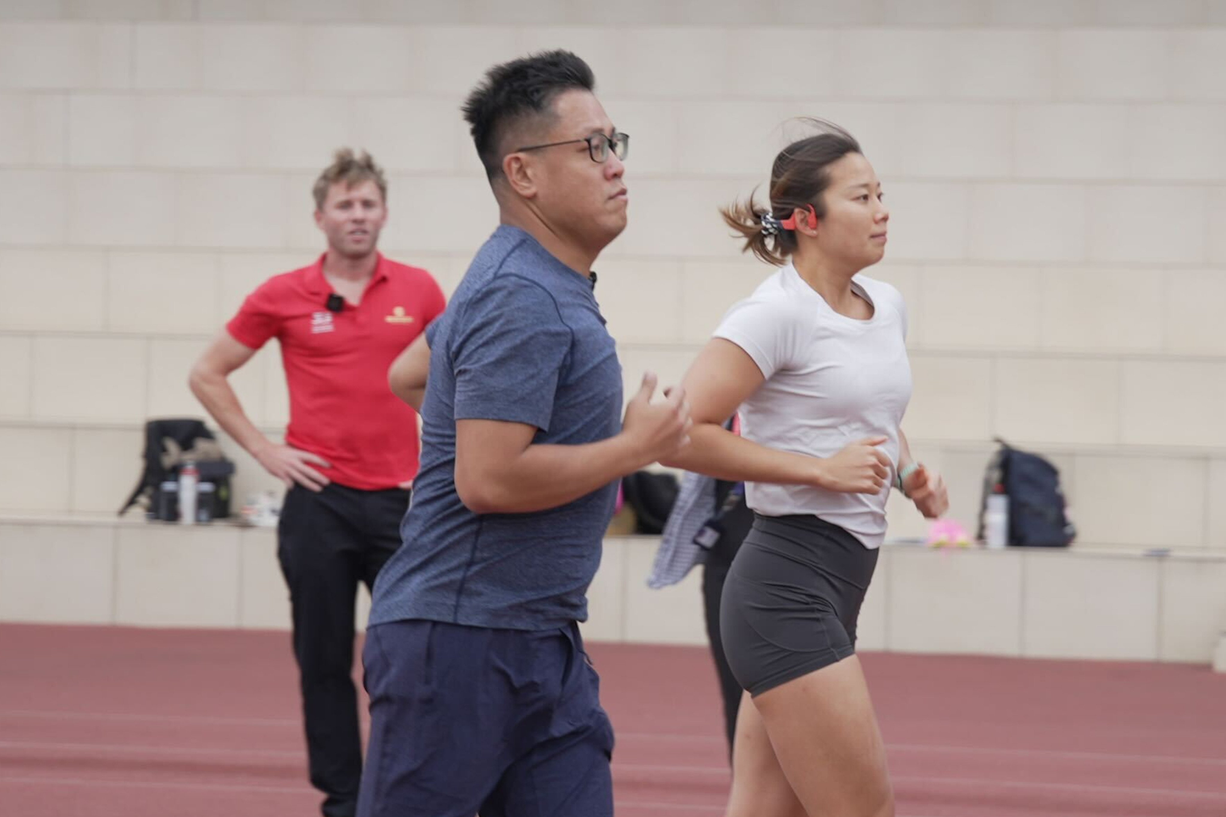 Post reporter Oscar Liu (middle) trains alongside Hong Kong’s elite triathletes under the watchful eye of coach Andrew Wright. Photo: Oscar Liu