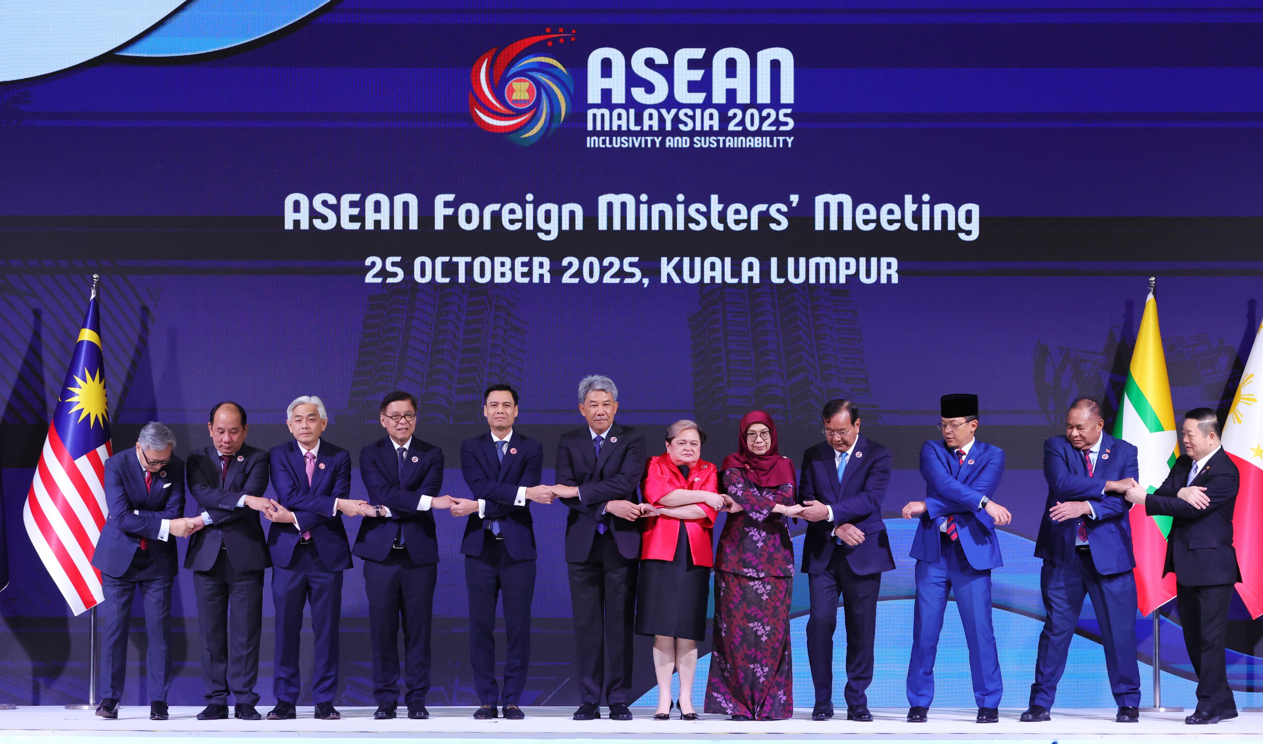 Asean foreign ministers pose for a group photo during a meeting ahead of the Asean Summit in Kuala Lumpur on October 25. Photo: EPA