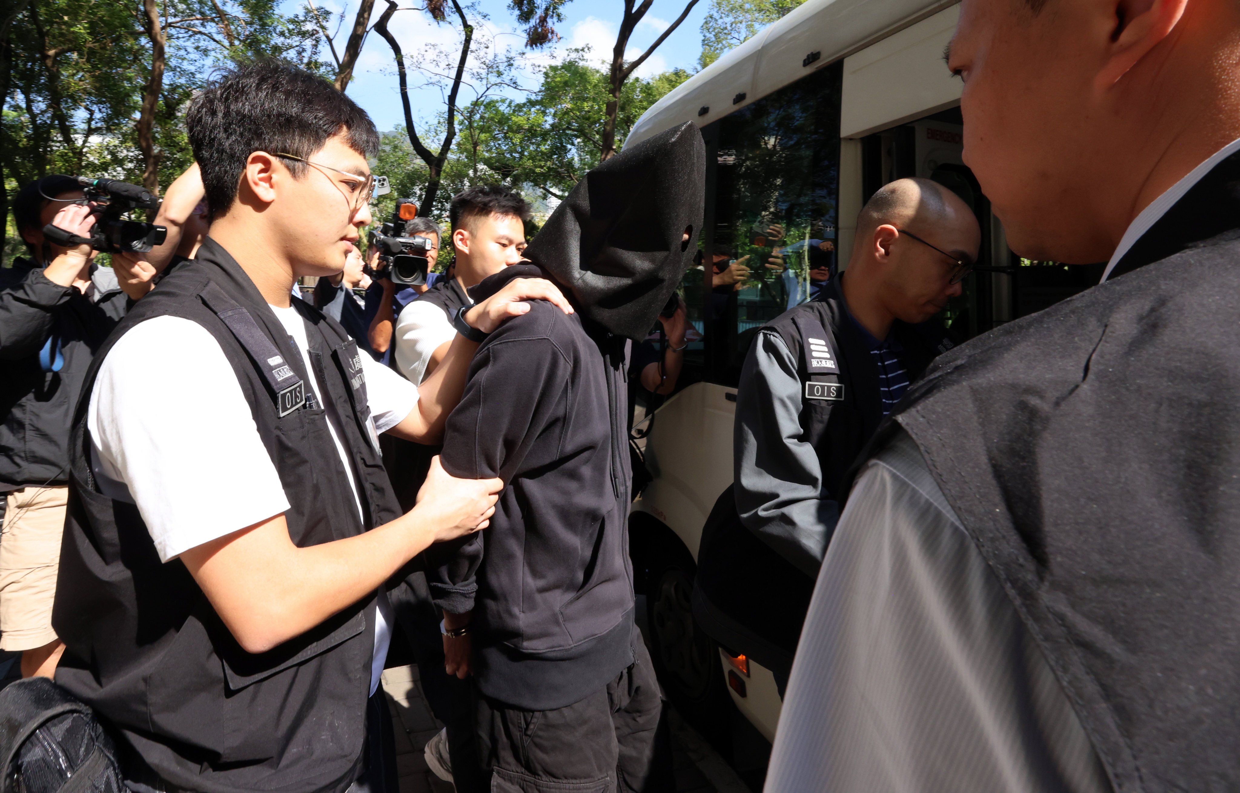 Hong Kong immigration officers have arrested two residents suspected of being core members of a cross-border sham marriage syndicate. Photo: Jelly Tse