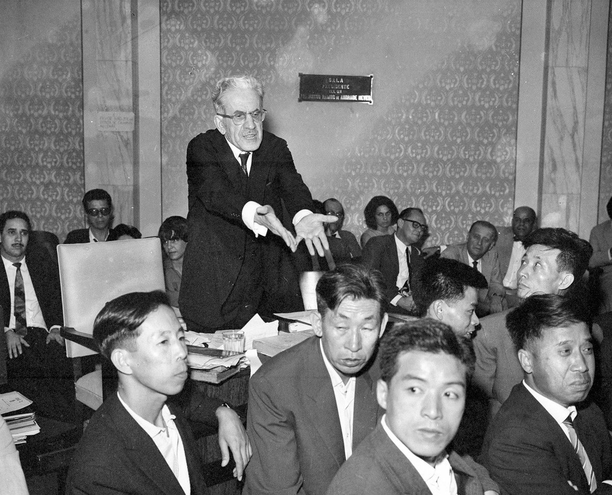 Lawyer Sobral Pinto defending the nine Chinese nationals who were convicted, tortured and expelled from Brazil in 1964. Photo: handout