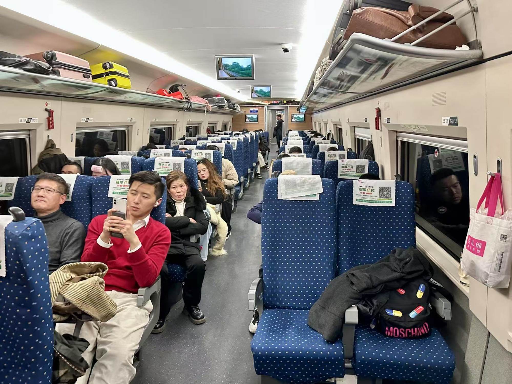 The 21-year-old university student took the trash bag home before sharing it on social media, having experienced a similar moment of frustration herself when she vented her feelings on a trash bag during a train ride last year. Photo: SCMP/Frank Chen