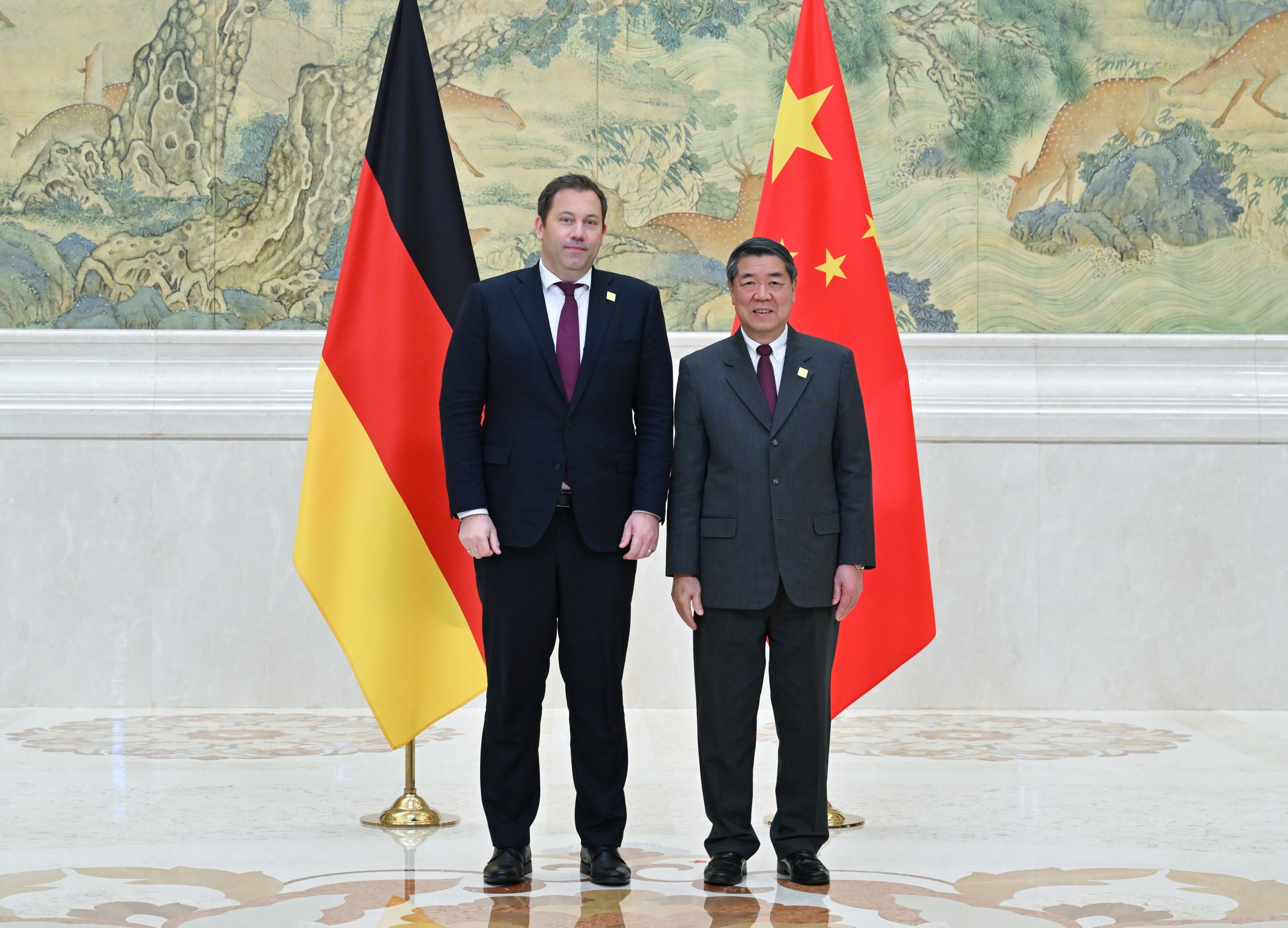 German Finance Minister Lars Klingbeil and Chinese Vice-Premier He Lifeng pose for a photo in Beijing on Monday. Photo: Xinhua