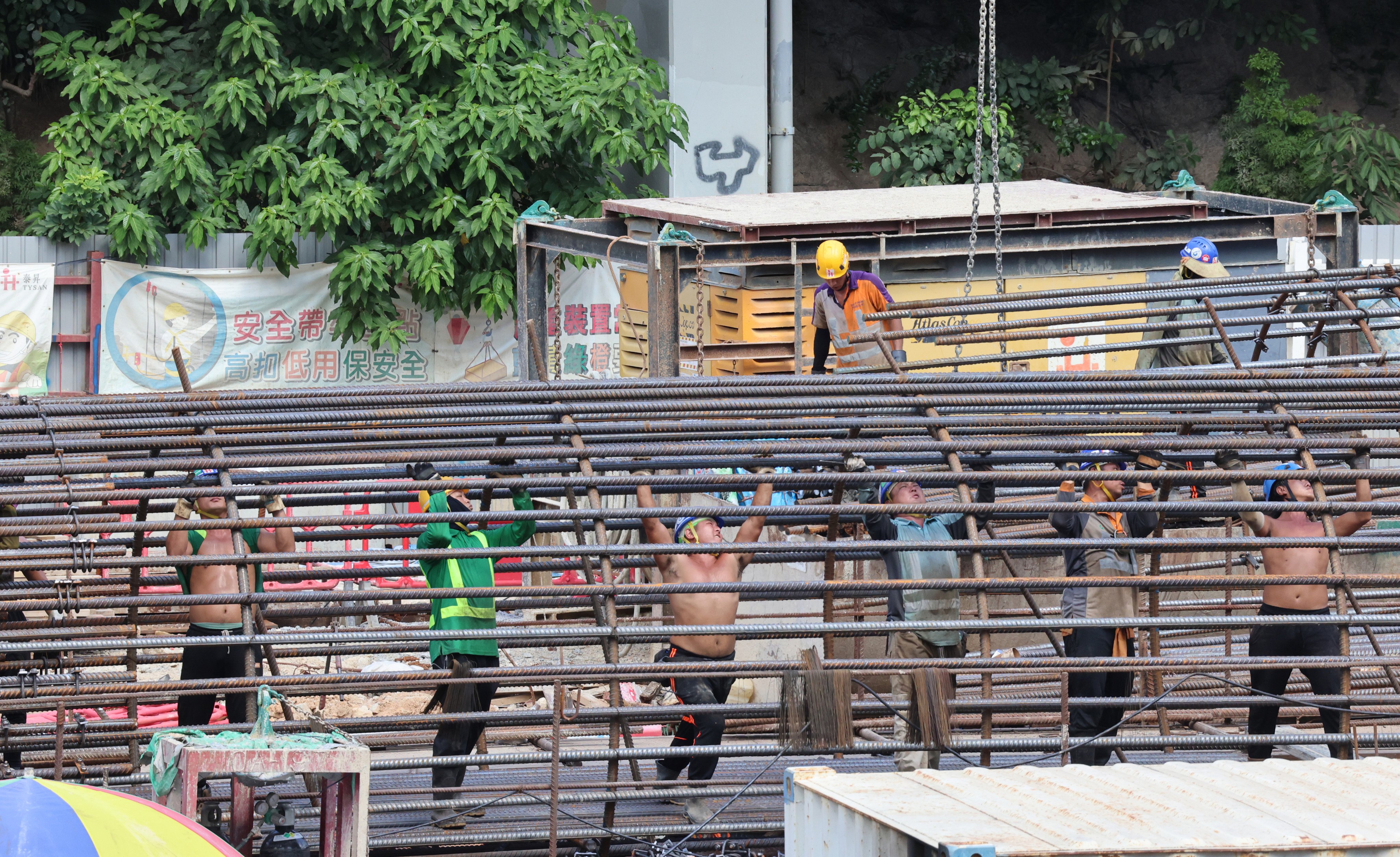 scmp.com - Lo Hoi-ying - Hong Kong construction, catering sectors pessimistic despite dip in unemployment