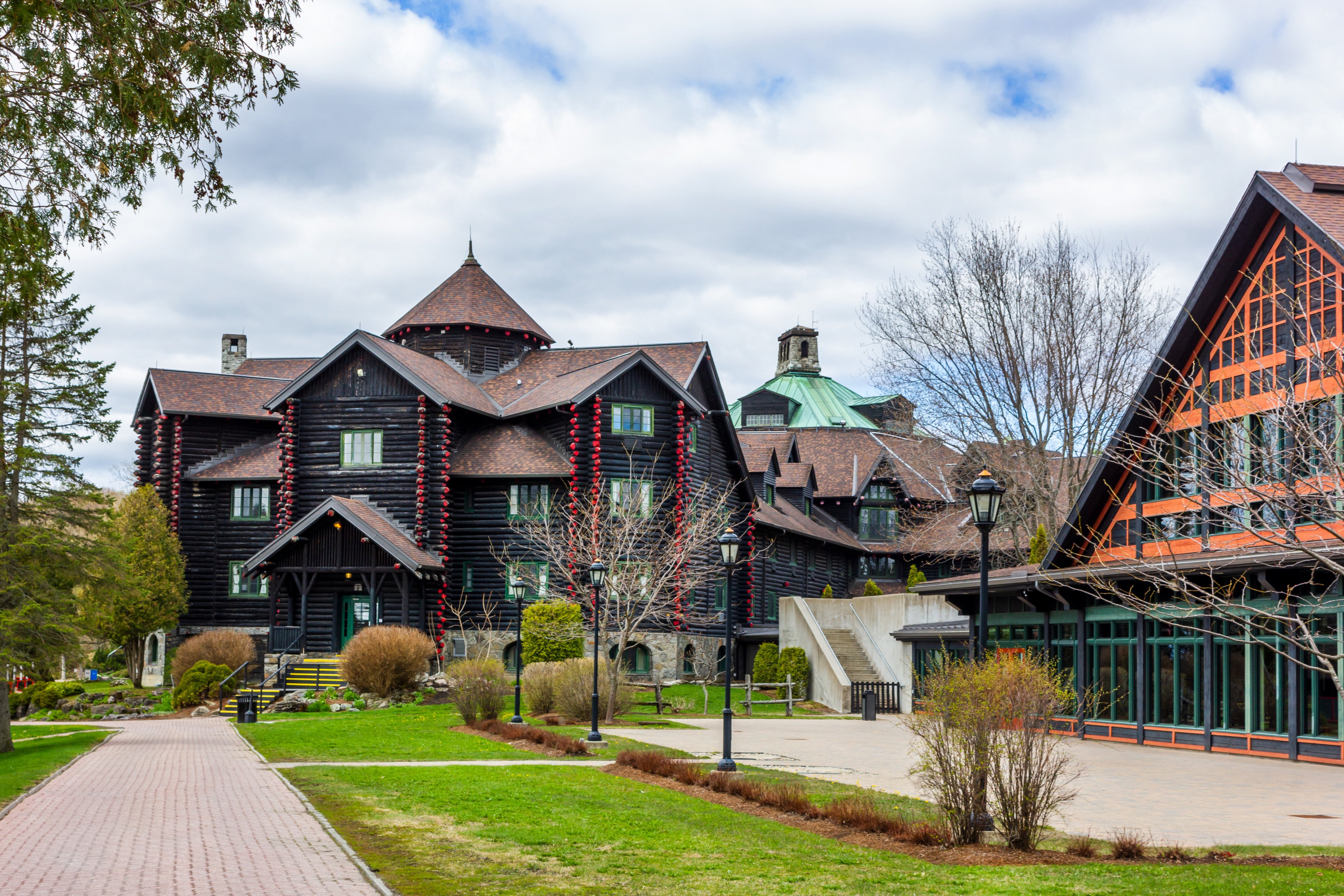 A view of the Fairmont Le Chateau Montebello historical site and park in Quebec, Canada. Photo: Shutterstock