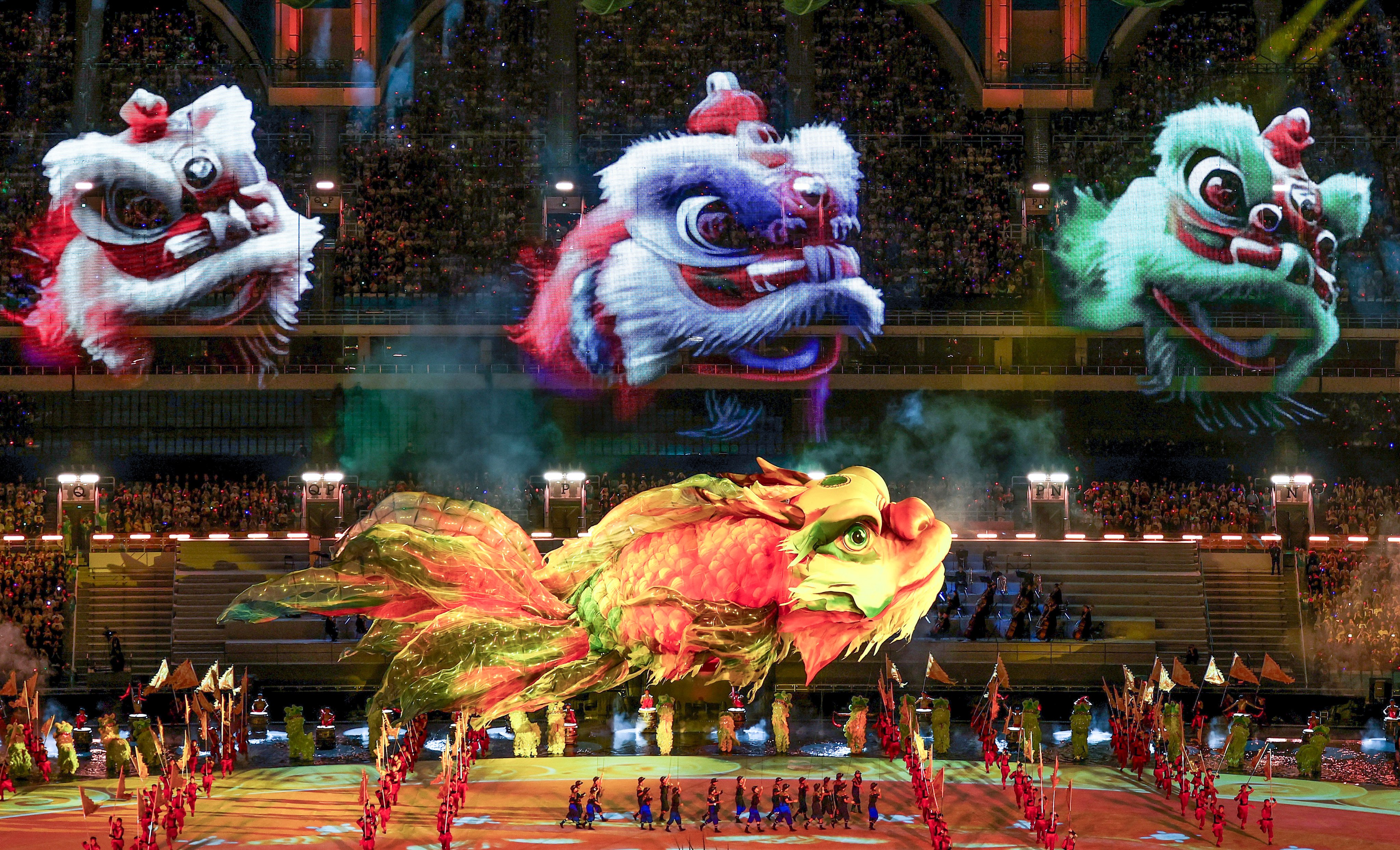 新华社照片，广州，2025年11月9日
    这是11月9日拍摄的开幕式现场表演。
    当日，第十五届全国运动会开幕式在广东奥林匹克体育中心举行。
    新华社记者 卢汉欣 摄