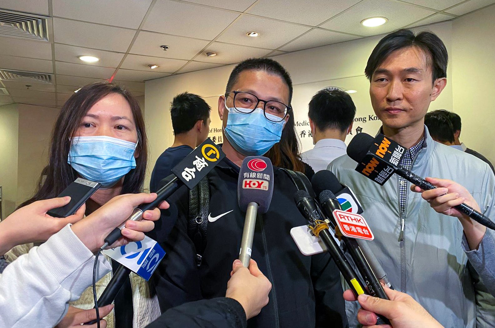Peng Hongying (left) and Li Zhijian (centre) with community organiser Tim Pang Hung-cheong. Photo: Fiona Sun