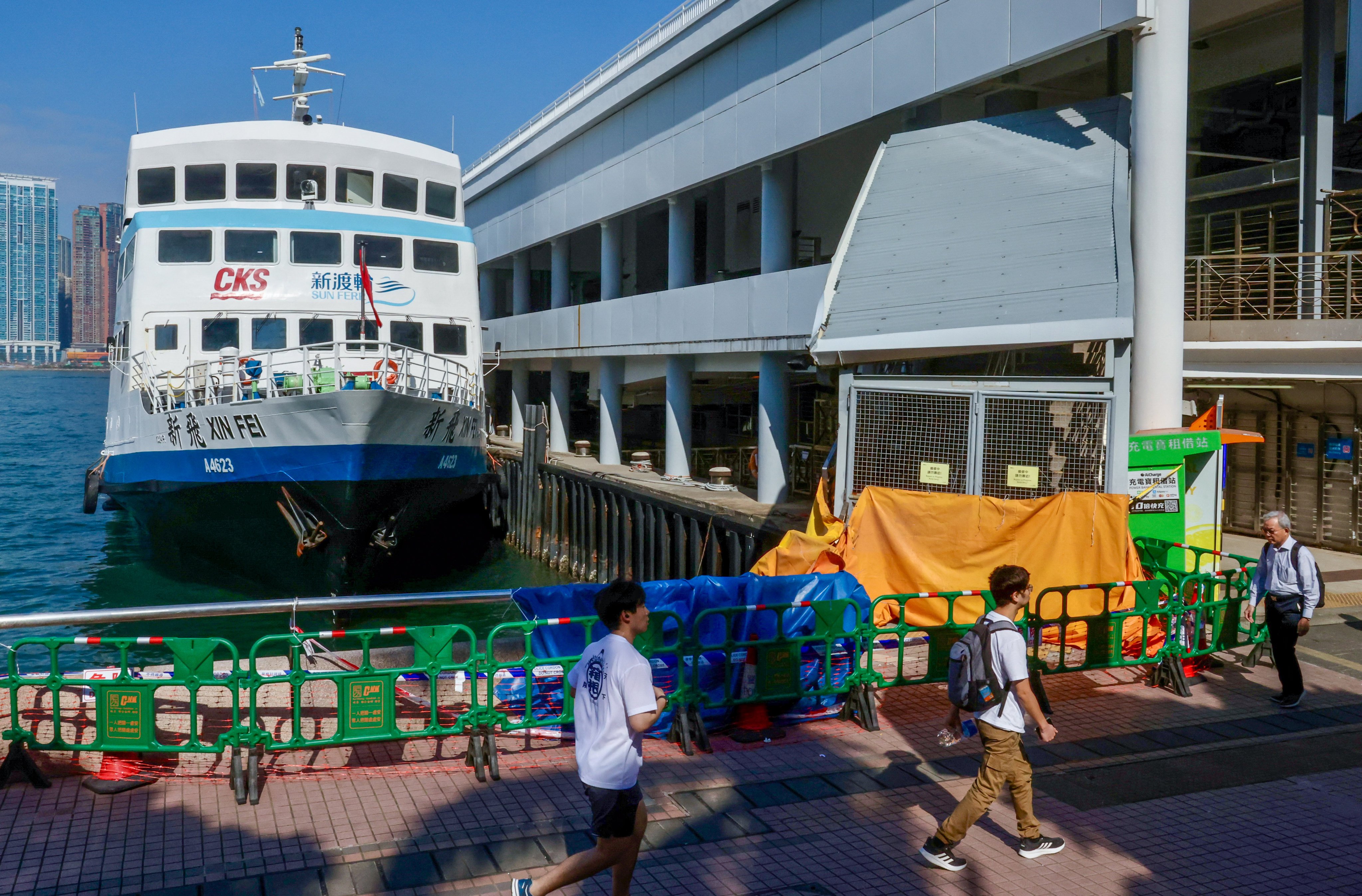 Safery barriers have been erected at Central Pier No 5. Photo: Jonathan Wong