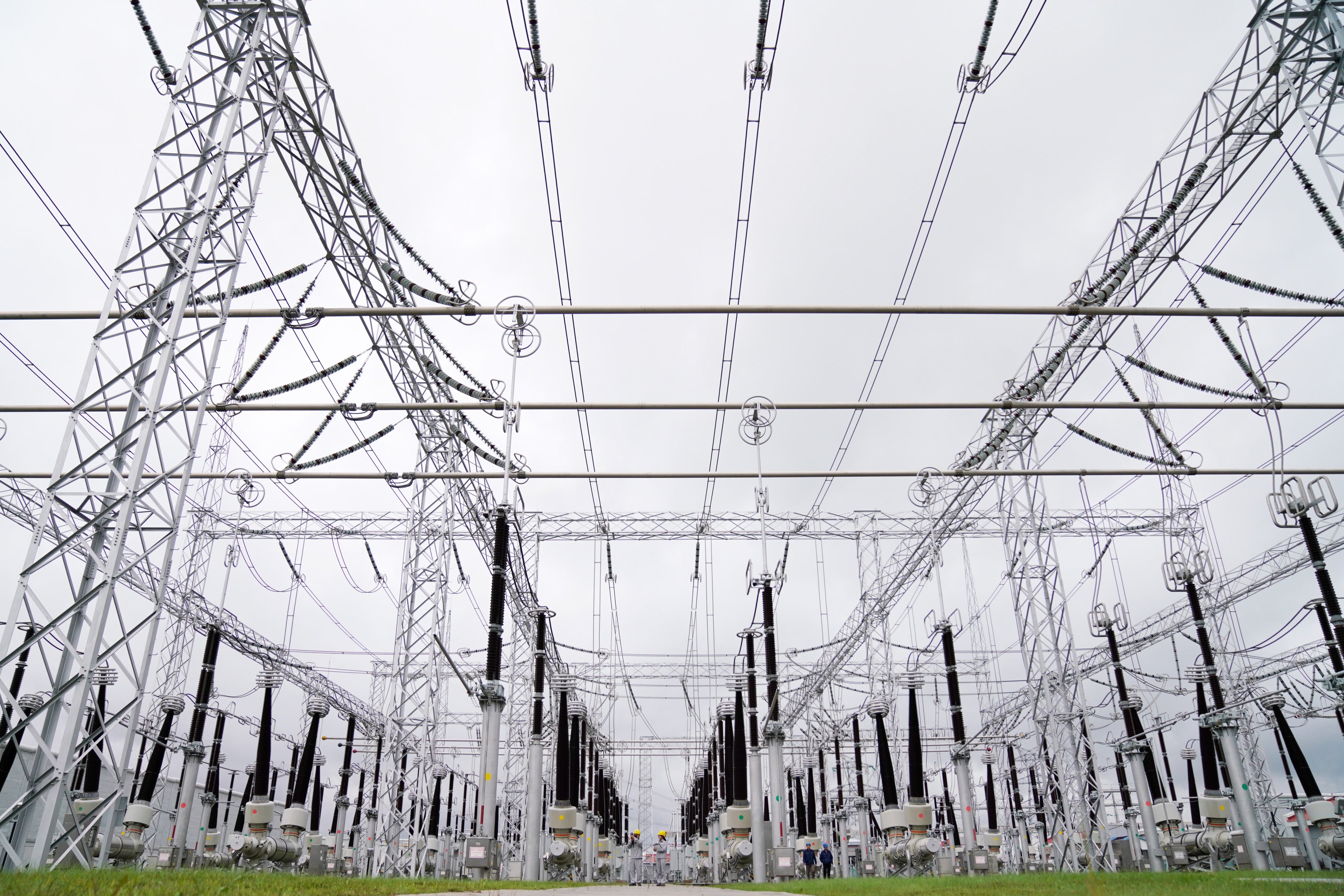 Chinese power grid equipment manufacturers are propped up by megaprojects in emerging markets. Photo: Xinhua