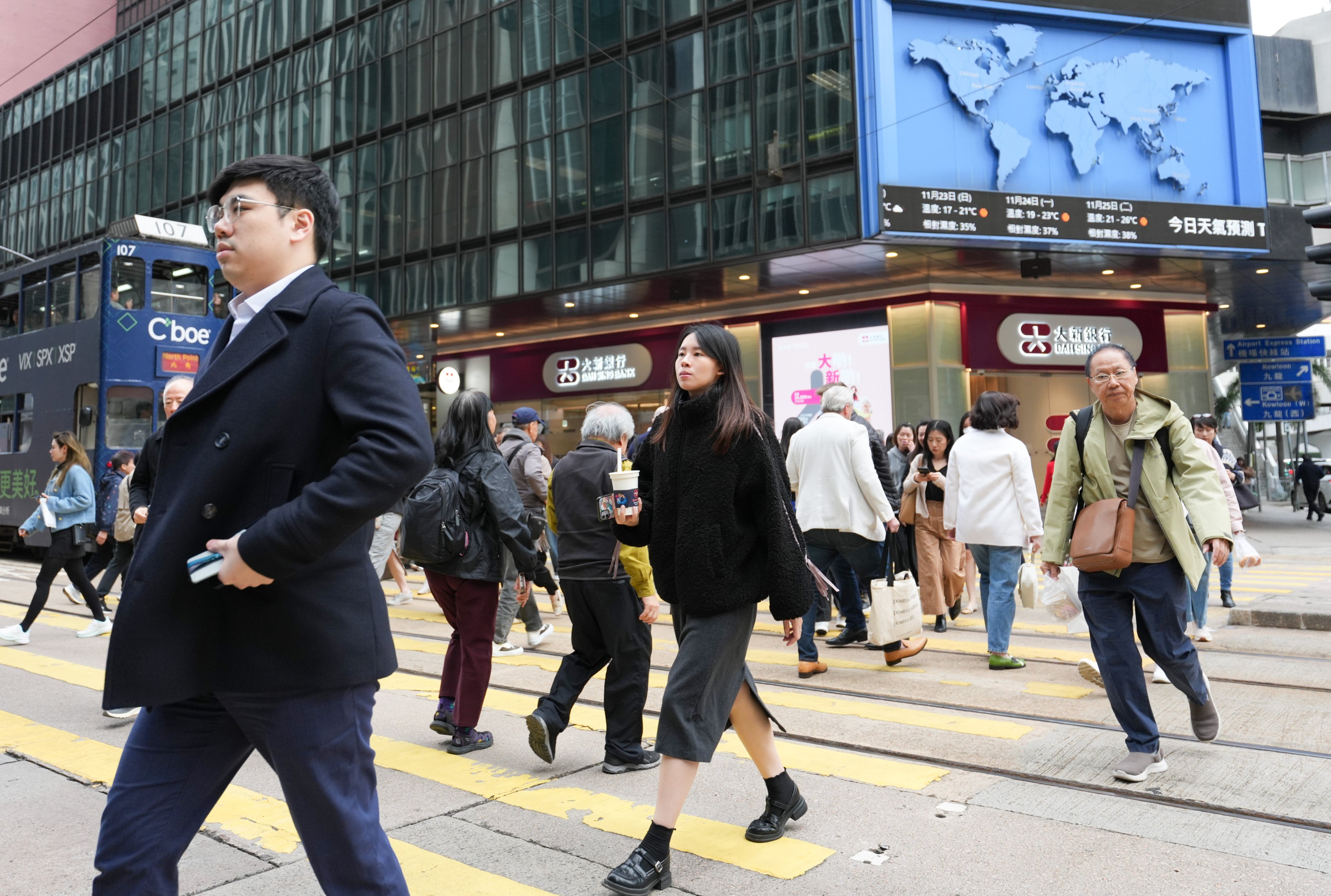 Commuters in Hong Kong’s Central district on November 19.  The Hong Kong government should consider revising current visa policies to strengthen its role as a regional hub for talent. Photo: Jelly Tse