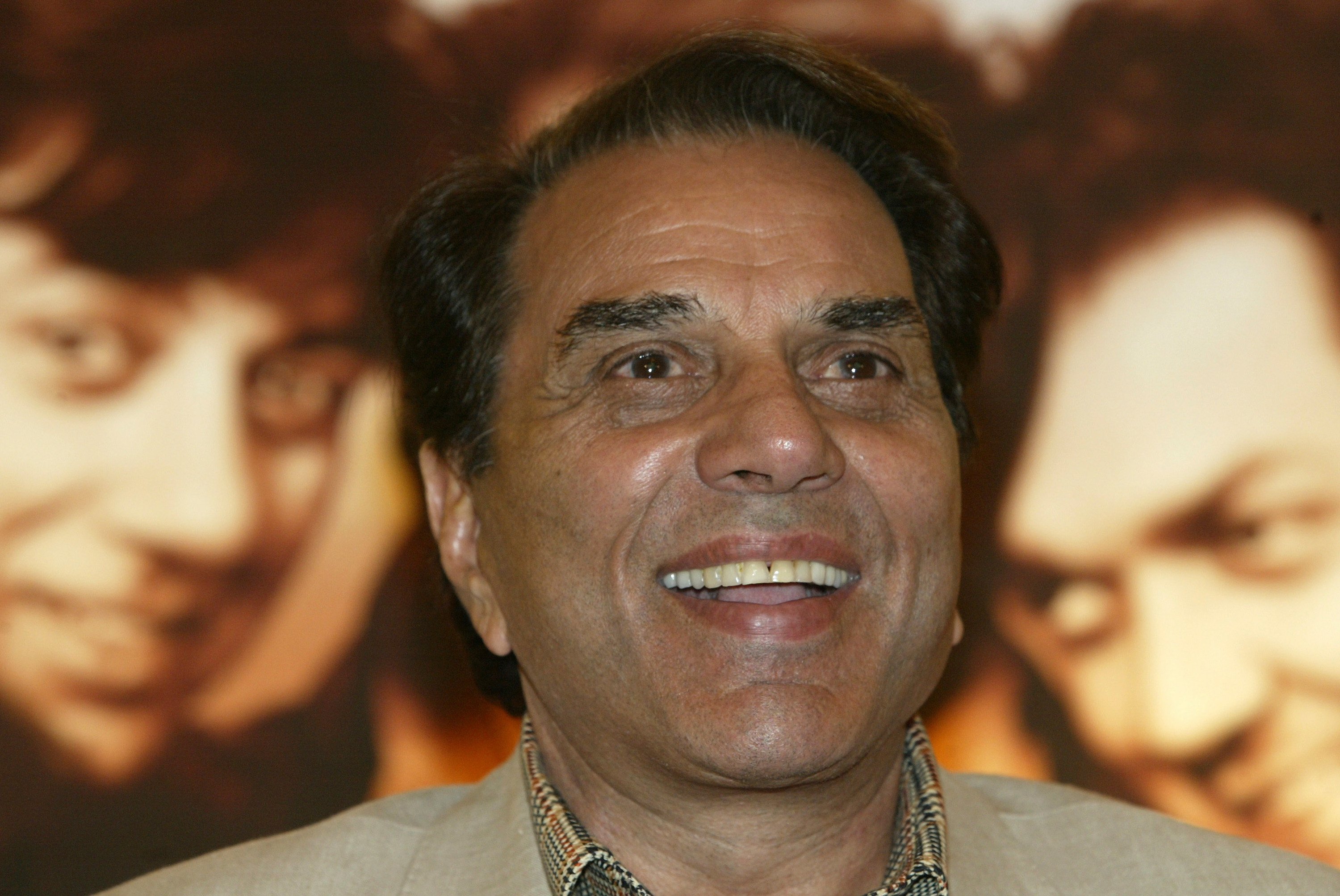Dharmendra reacts during a promotional press conference in Kolkata, India in 2007. Photo: AP