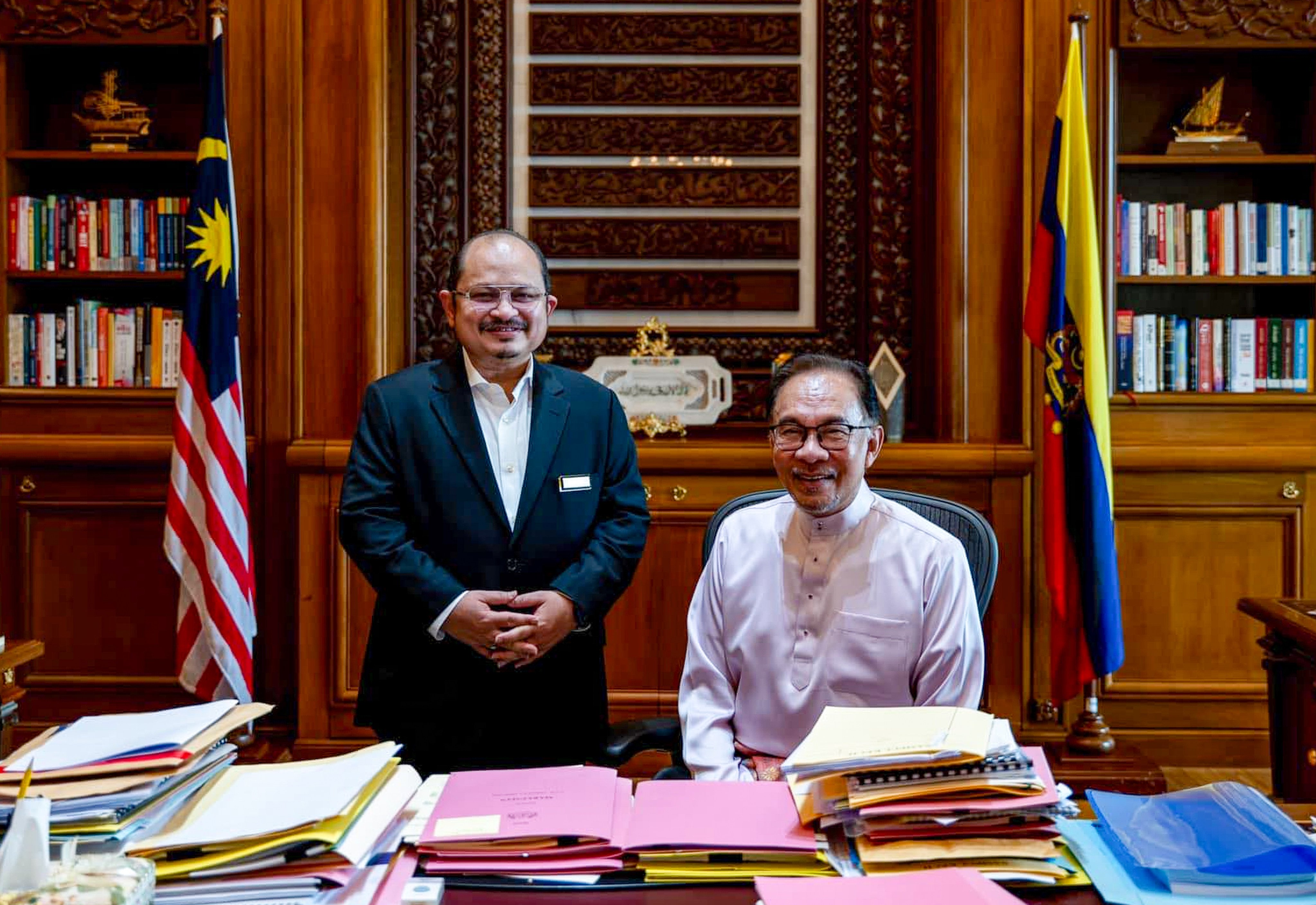 Shamsul Iskandar (left), is pictured beside Malaysian Prime Minister Anwar Ibrahim. Photo: Handout