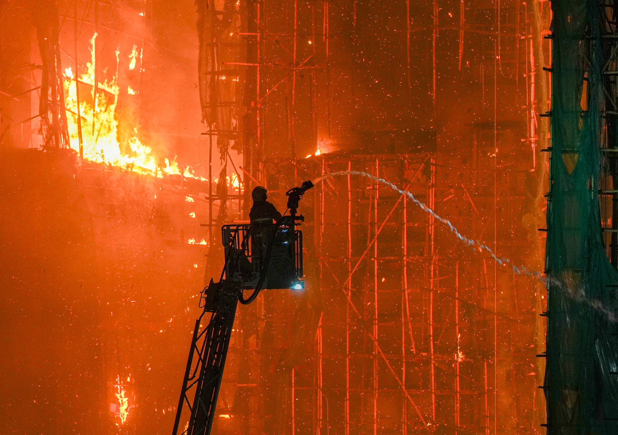 A firefighter battling the blaze at one of the blocks of Wang Fuk Court in Tai Po. Photo: Eugene Lee