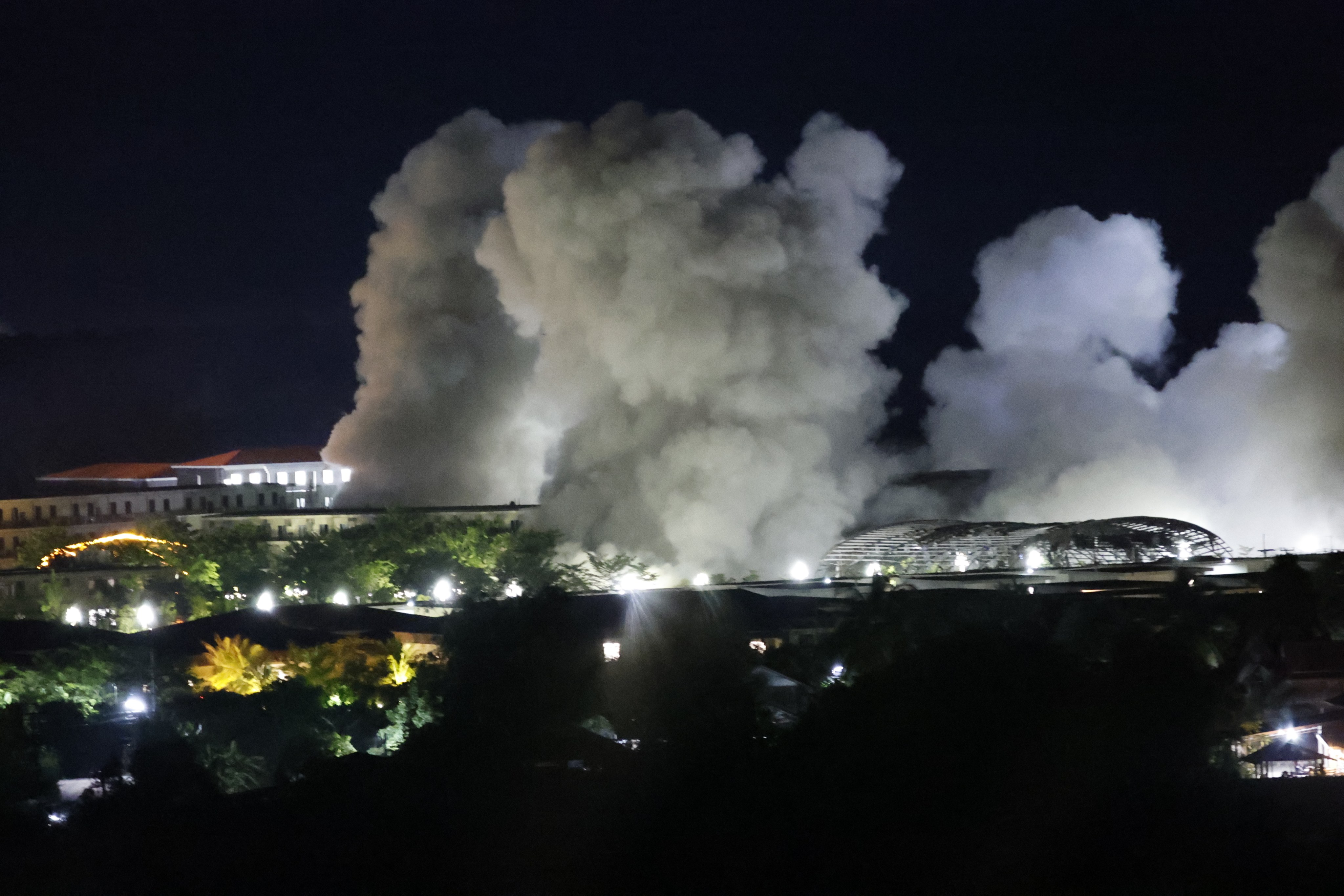 White smoke billows after an explosion at KK Park online scam centre in Myawaddy, Myanmar, on  October 25, Photo: AP