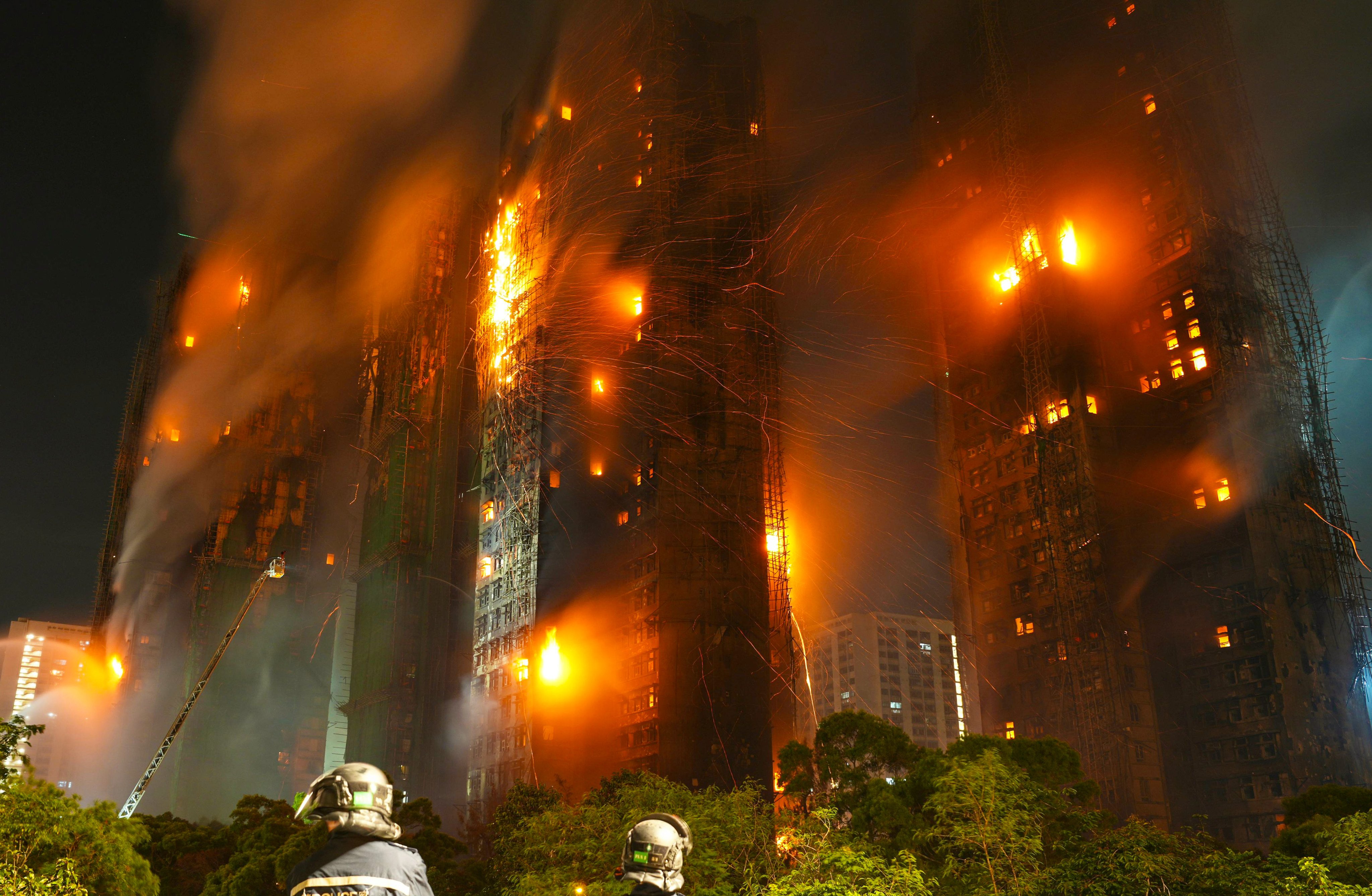 Fires have been raging for hours in several buildings at Wang Fuk Court. Photo: Karma Lo