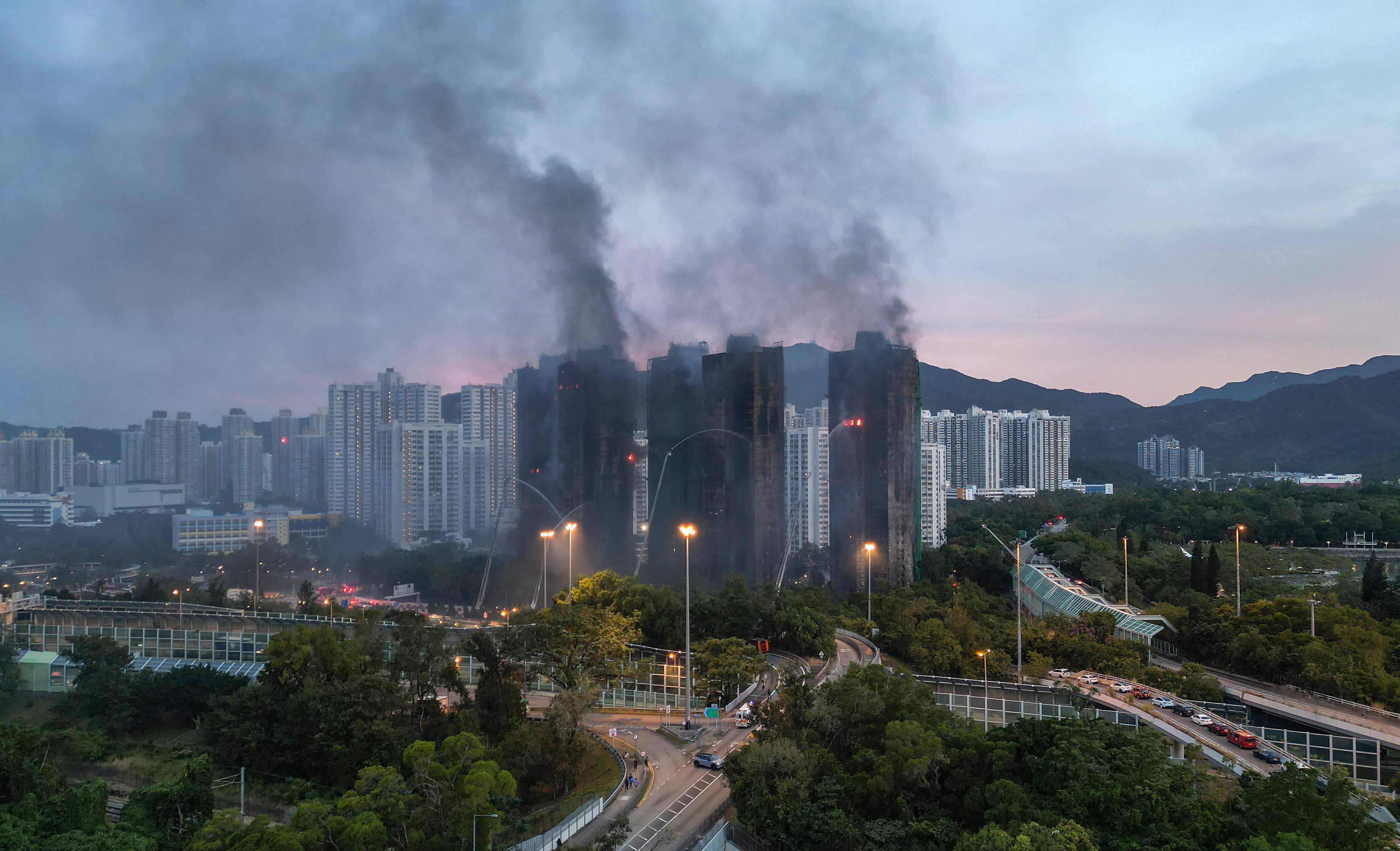 A major fire breaks out at Wang Fuk Court in Tai Po on Wednesday afternoon. Photo: Karma Lo