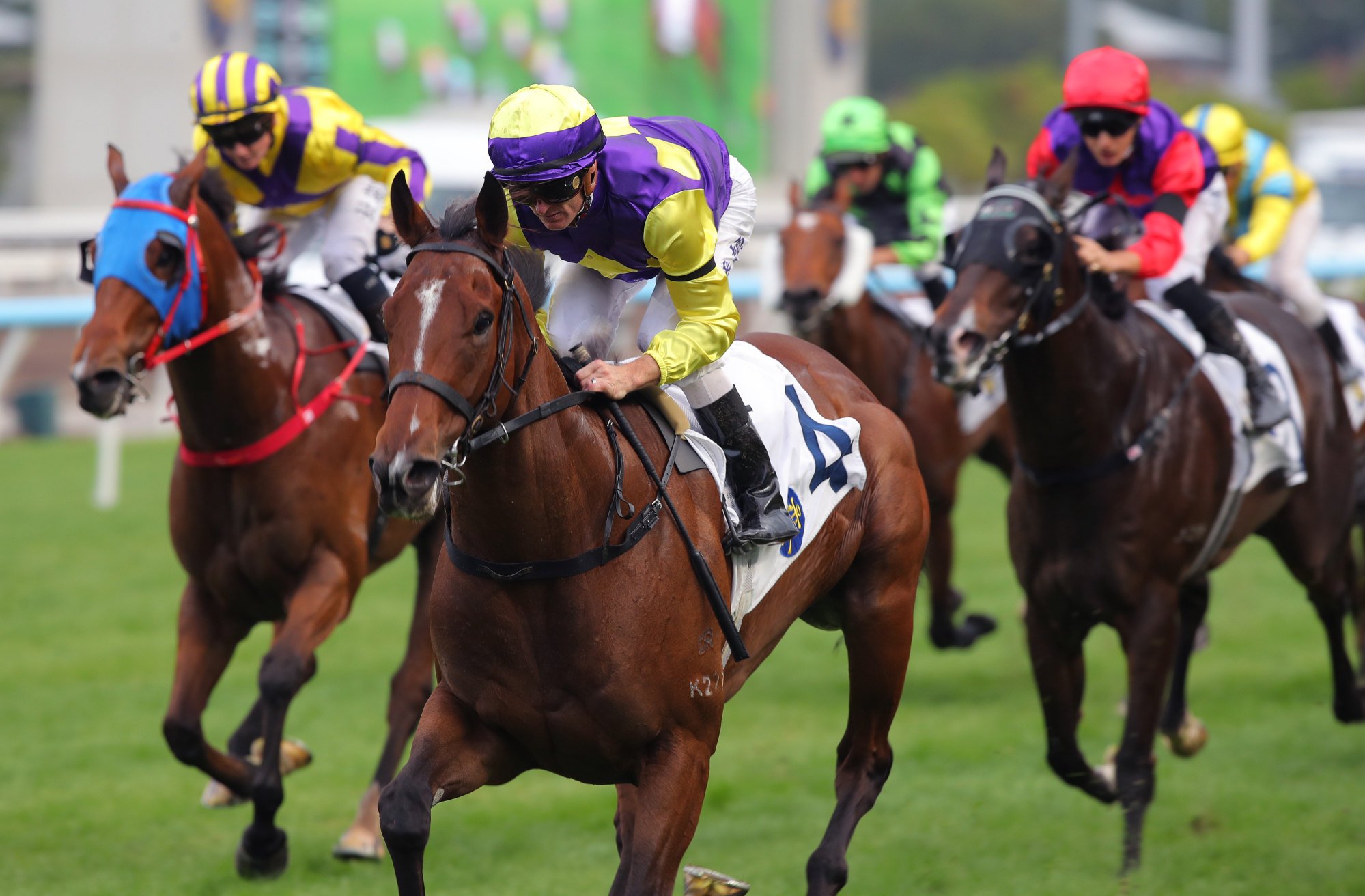 Zac Purton boots home Colourful King. Zac Purton boots home Colourful King.