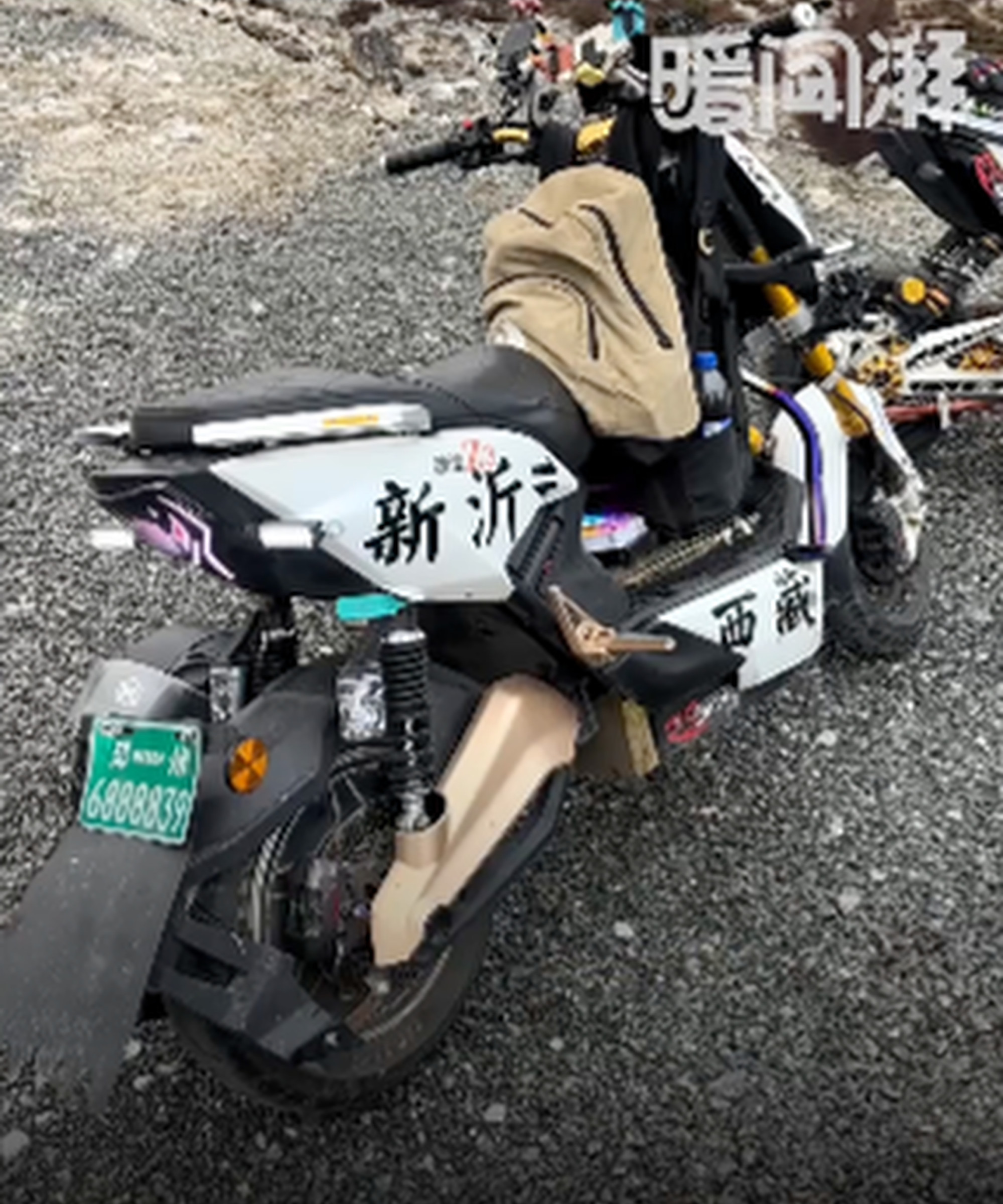 Dou Jiaqi, recently turned 18, rode his electric motorcycle from his hometown in eastern China to Tibet, covering 4,800km and took 11 days. Photo: The Paper Dou Jiaqi, recently turned 18, rode his electric motorcycle from his hometown in eastern China to Tibet, covering 4,800km and took 11 days. Photo: The Paper