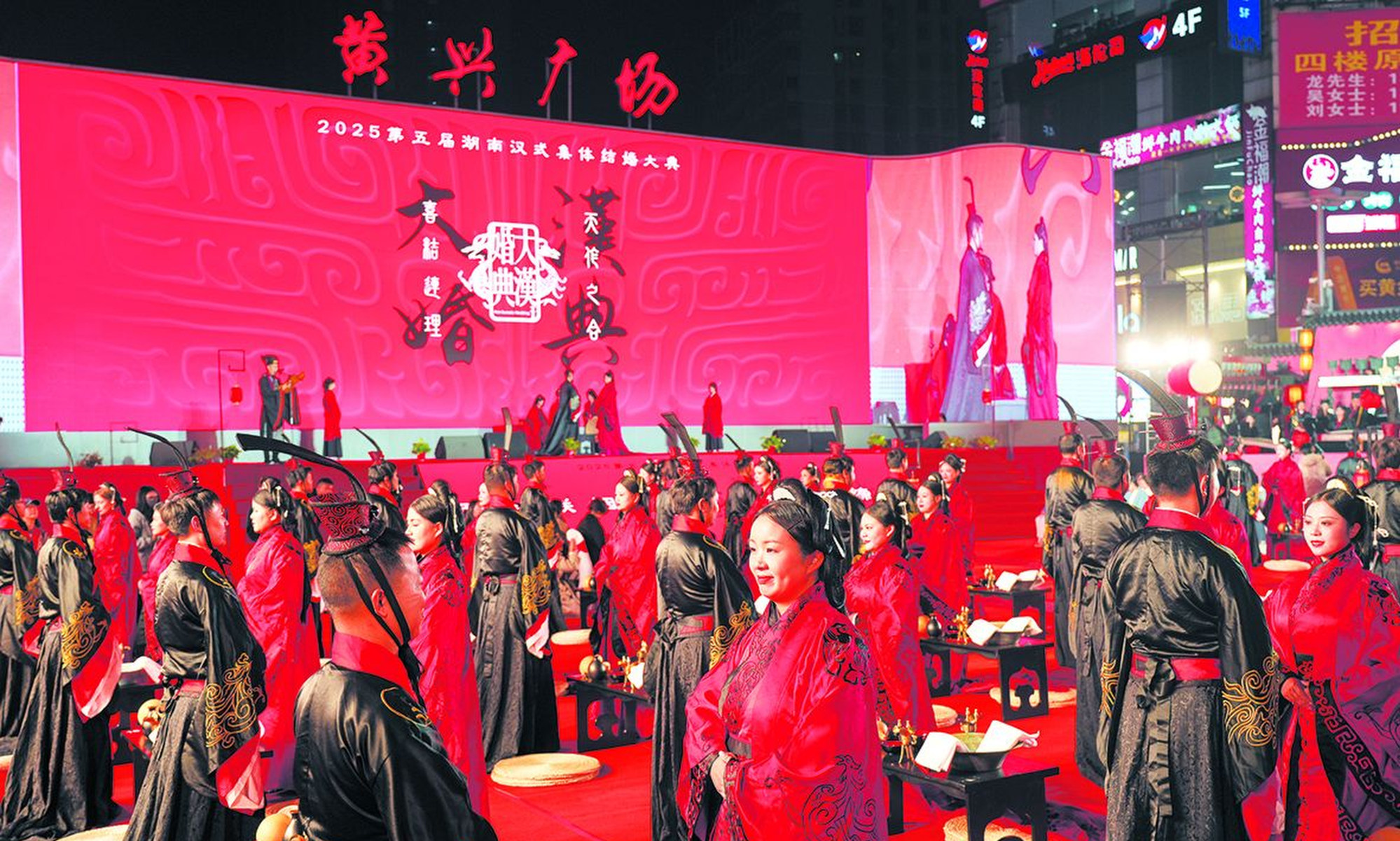 The couple’s touching love story was revealed at a mass wedding event. Photo: icswb.com The couple’s touching love story was revealed at a mass wedding event. Photo: icswb.com