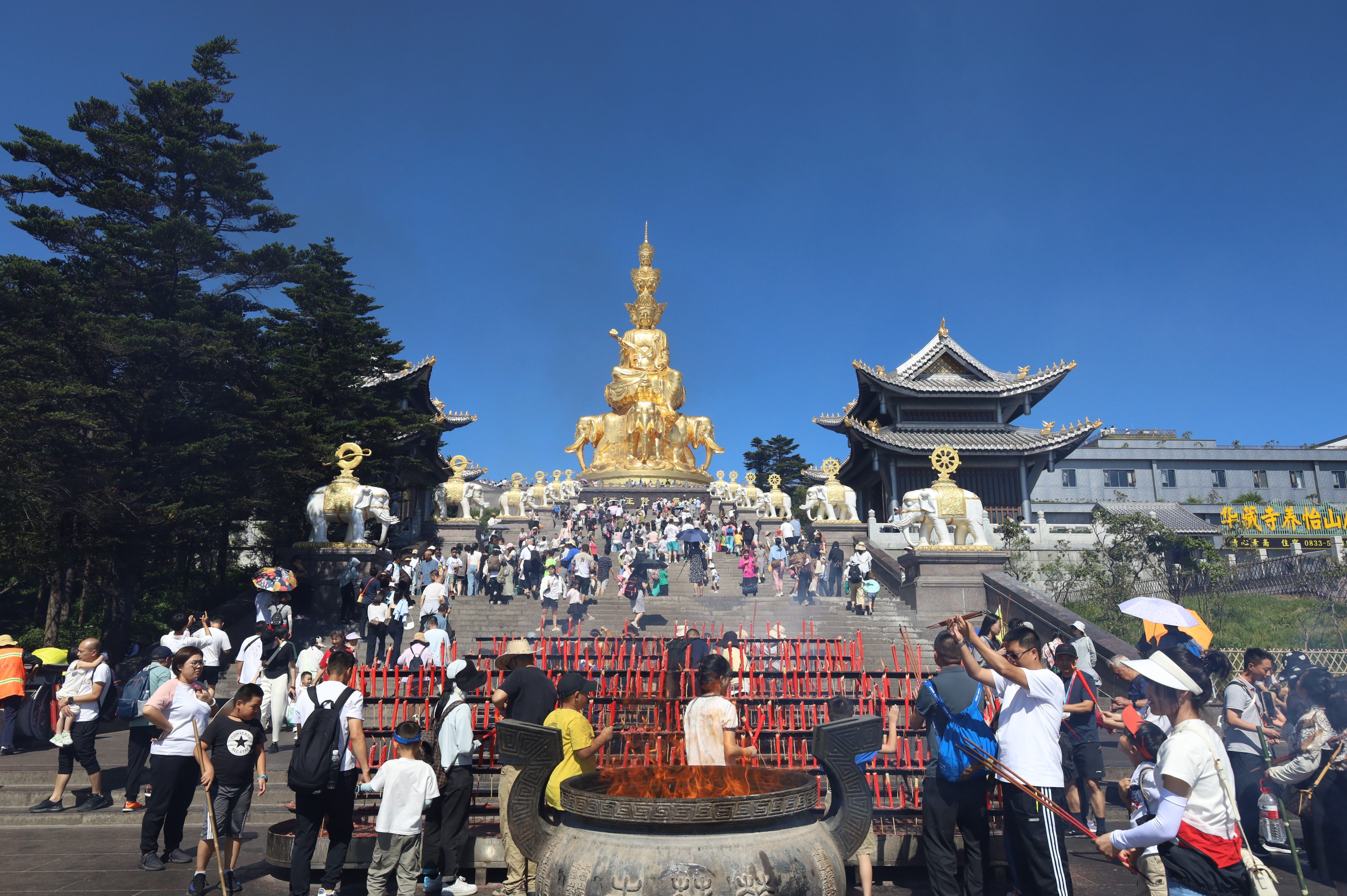 Tourists visit Mount Emei in Sichuan province. Photo: Getty Images