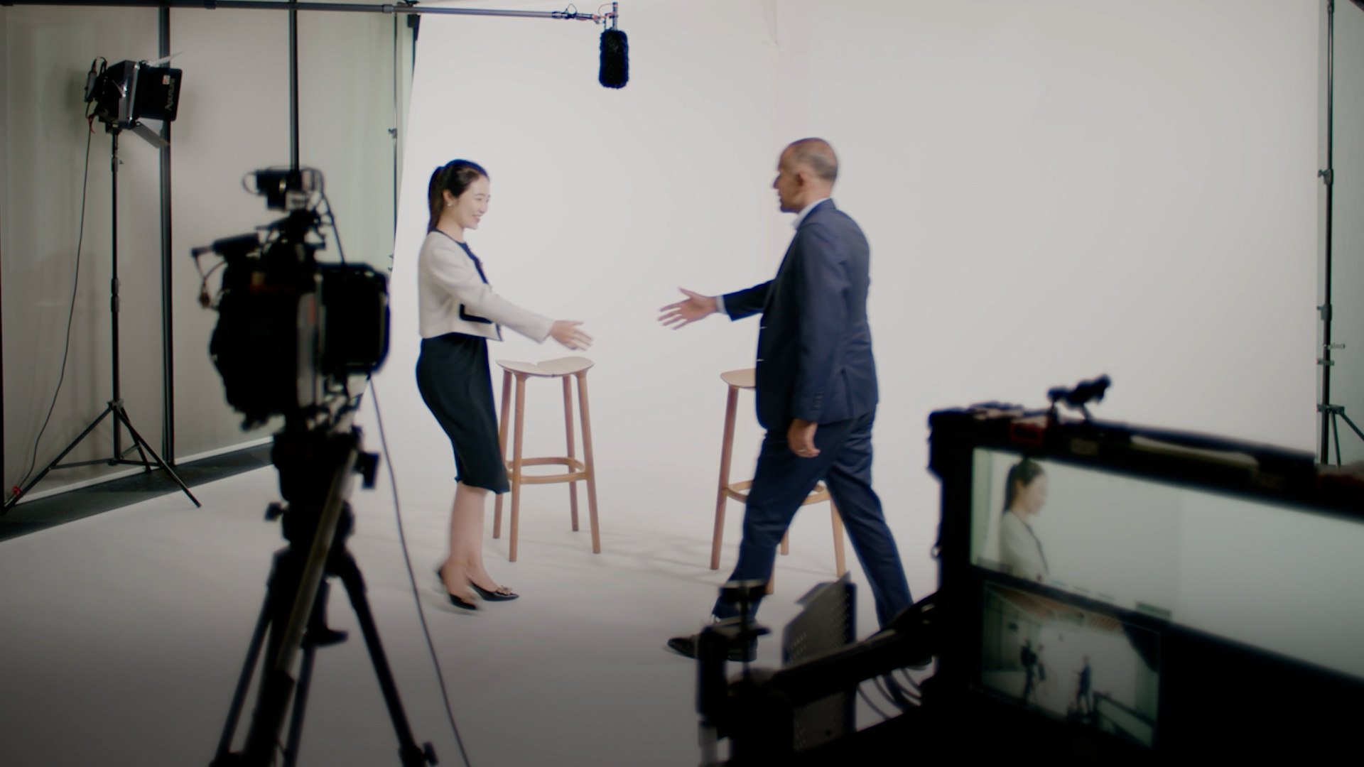 Violas Xiao (left), Singapore CEO for XTransfer, meets Rhidoi Krishnakumar, head of Visa Direct in Asia-Pacific, to discuss the cross-border payments of SMEs in South China Morning Post’s latest InsiderTalk video.