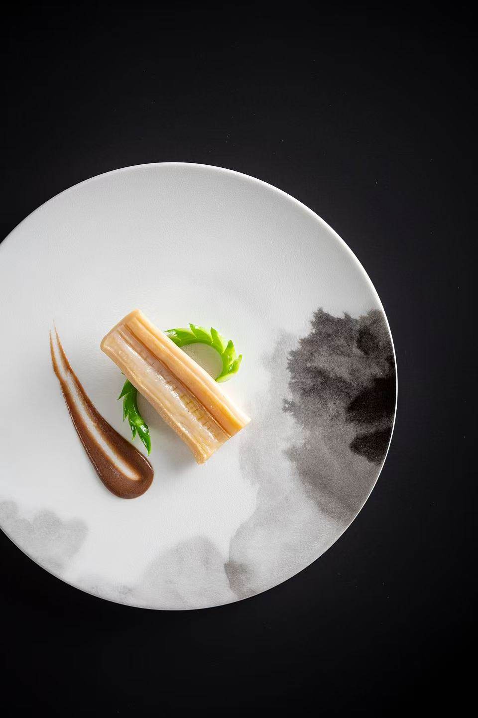 Blanched Canadian geoduck in chicken broth at Jiang by Chef Fei. Photo: Mandarin Oriental Guangzhou