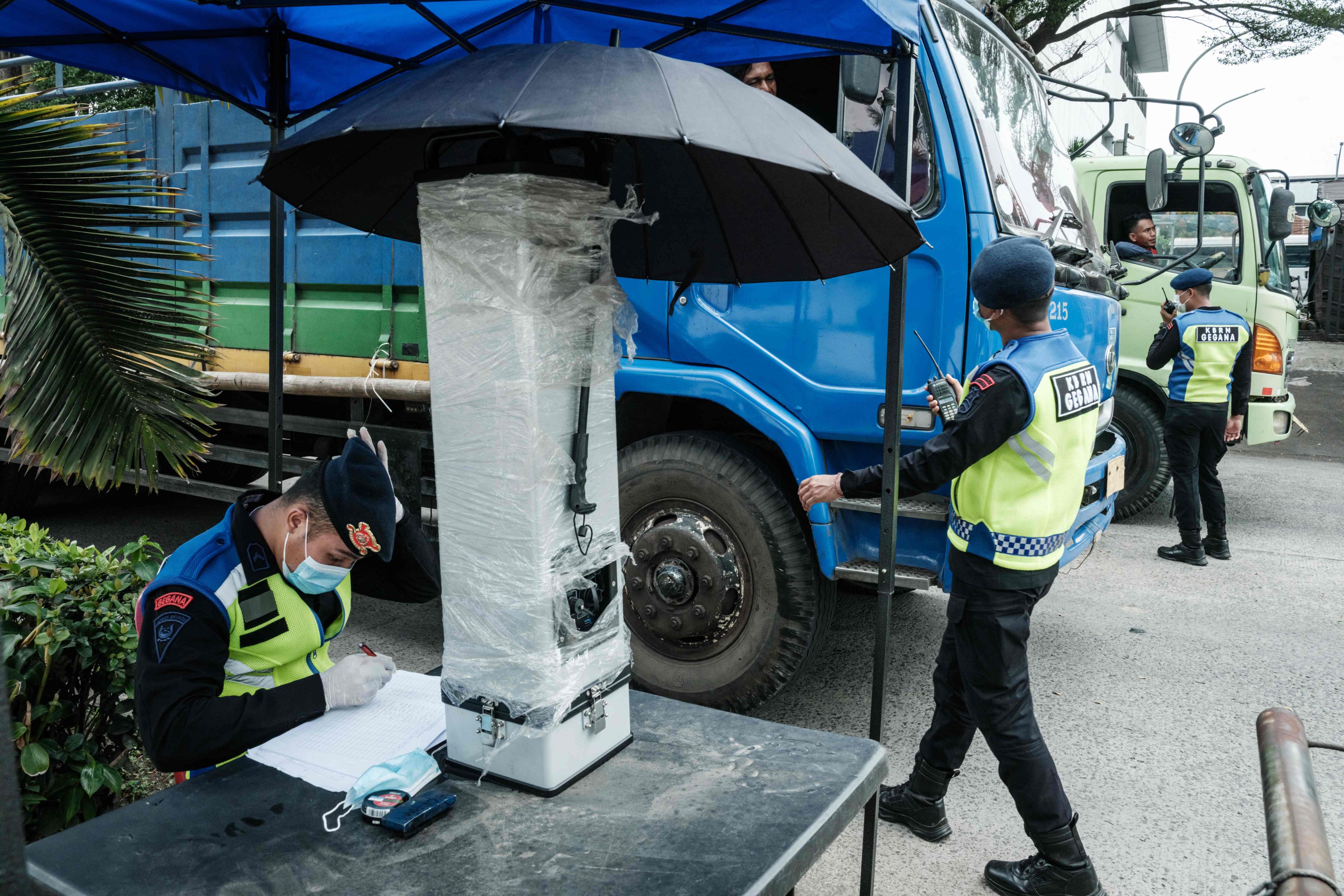 Police officers inspect trucks and record vehicle registration numbers at the Modern Cikande Industrial Estate, where the radioactive isotope caesium-137 was detected in October. Photo: AFP
