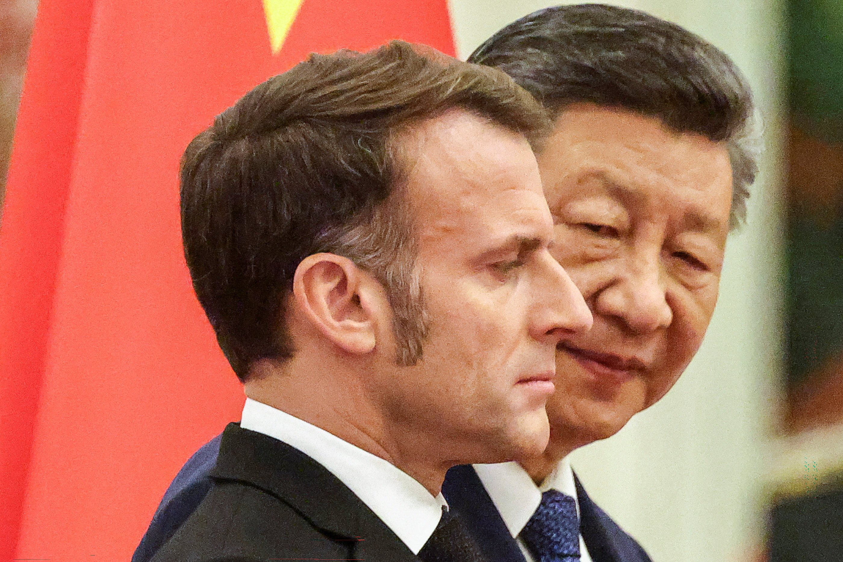 Presidents Xi Jinping and Emmanuel Macron at a welcoming ceremony at the Great Hall of the People in Beijing. Photo: Reuters