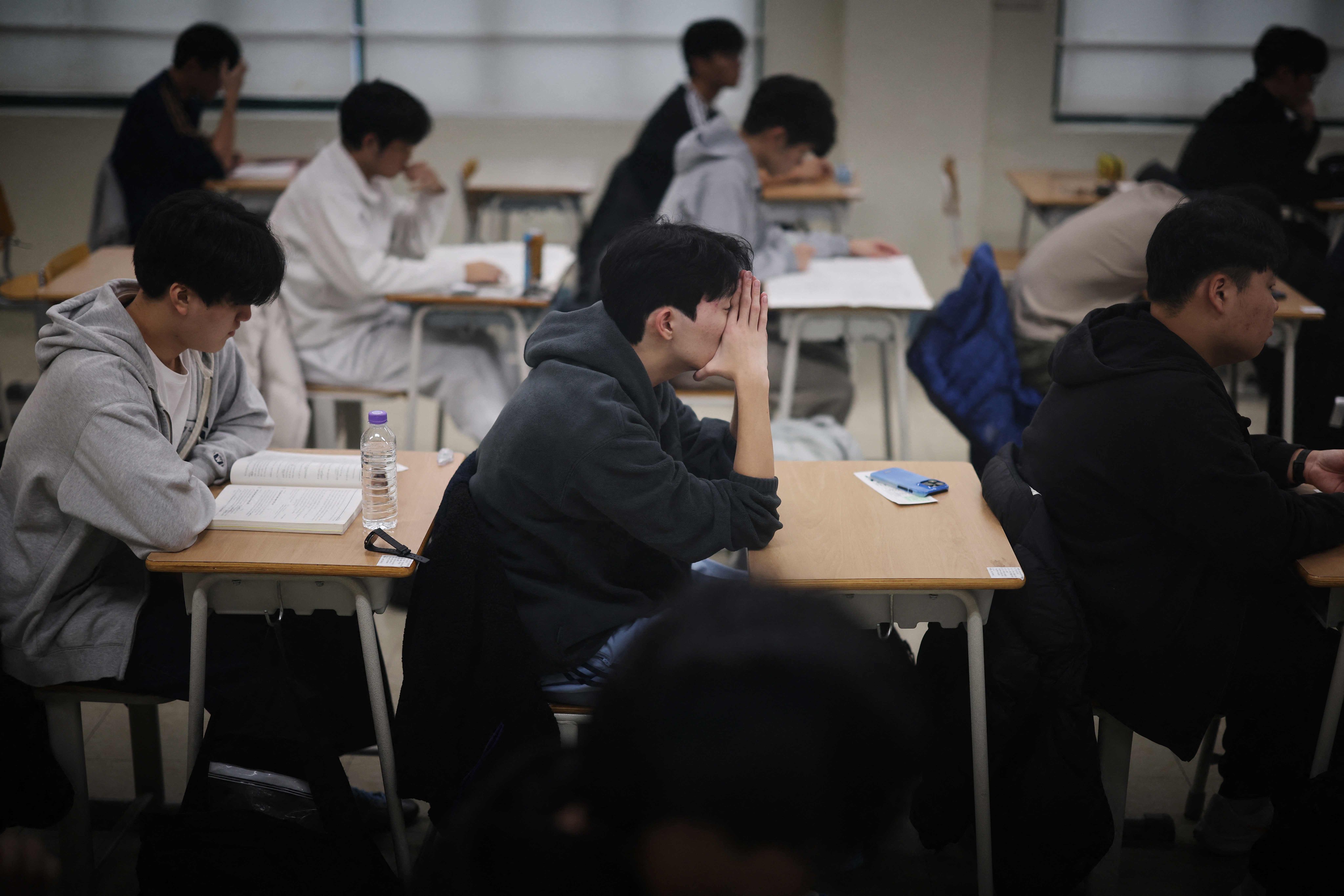 South Korean students wait for the start of the annual college entrance exam in Seoul on November 13. Photo: AFP