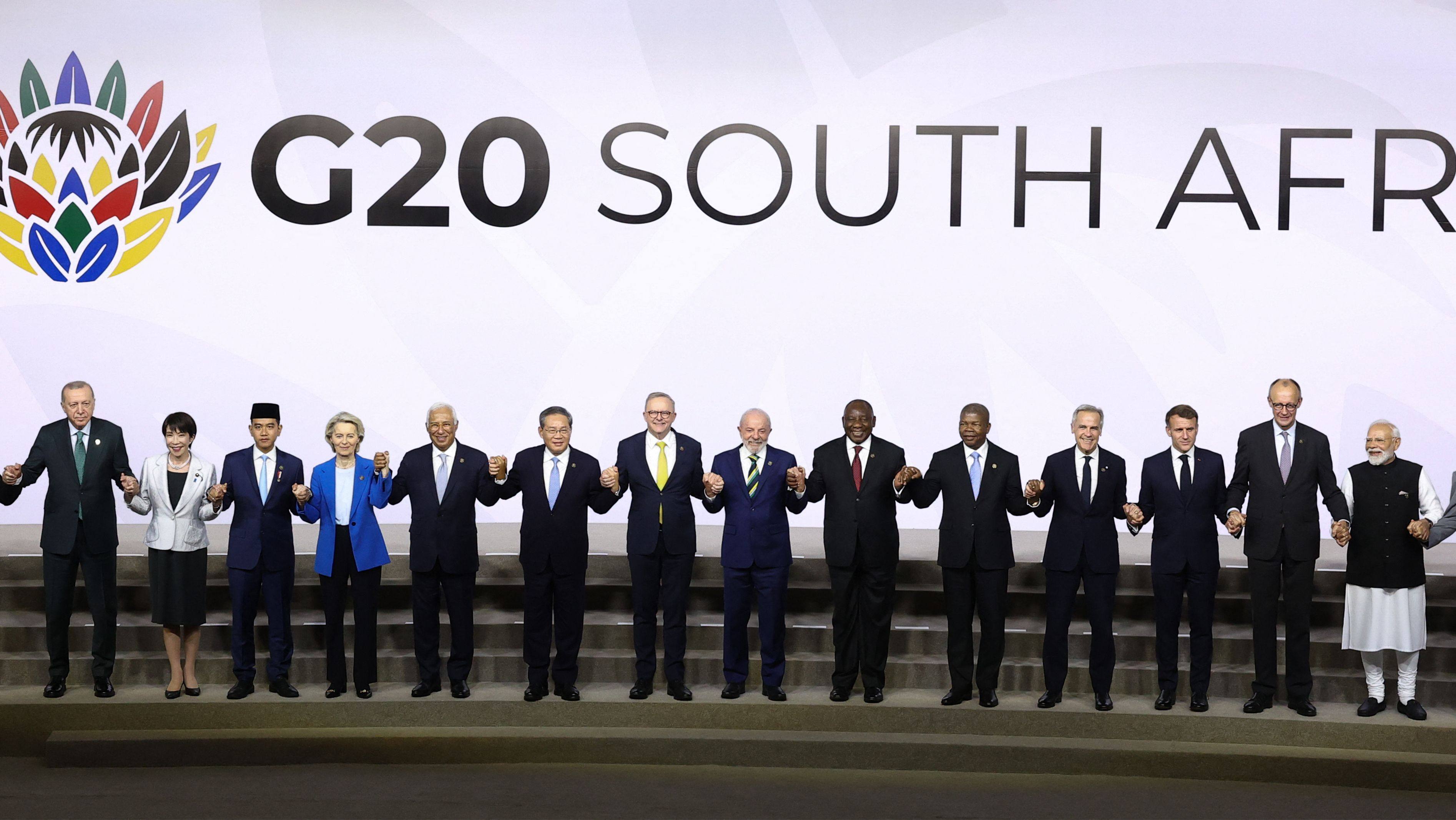 Chinese Premier Li Qiang (fourth left) poses with African and other G20 leaders, in Johannesburg on November 22. He has said Beijing is willing to work with South Africa to promote the early implementation of zero-tariff treatment for its goods. Photo: AFP