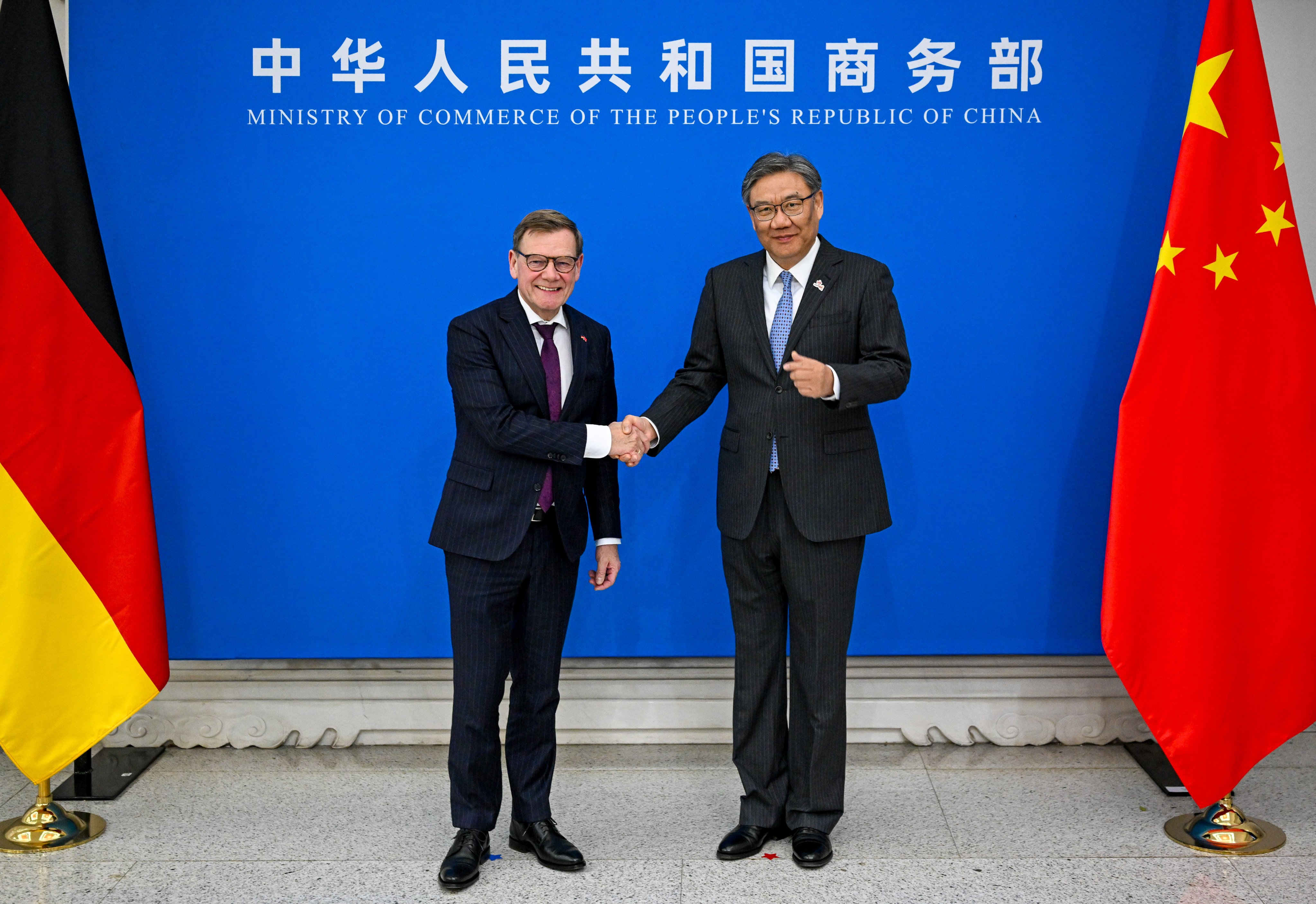 German Foreign Minister Johann Wadephul (left) shakes hands with Chinese Commerce Minister Wang Wentao before talks on Monday. Photo: dpa