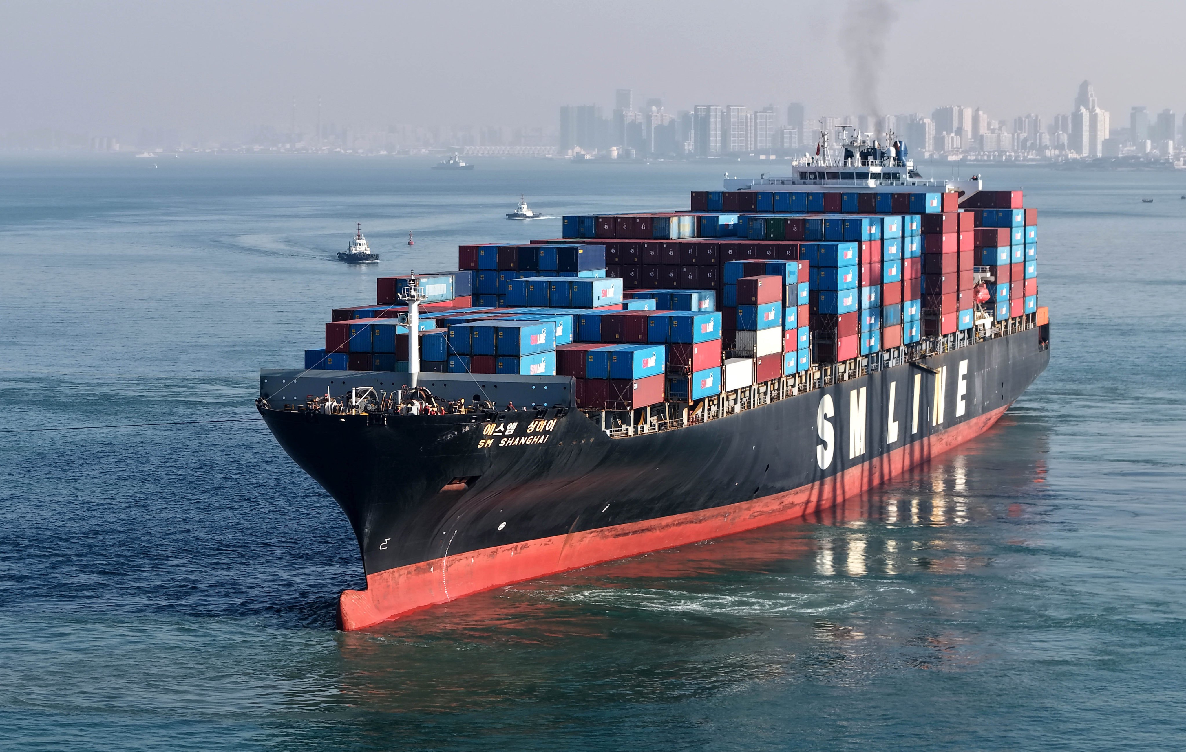 A drone photo taken on December 4 shows a cargo ship loaded with containers departing from Qingdao Port in east China’s Shandong province. Photo: Xinhua