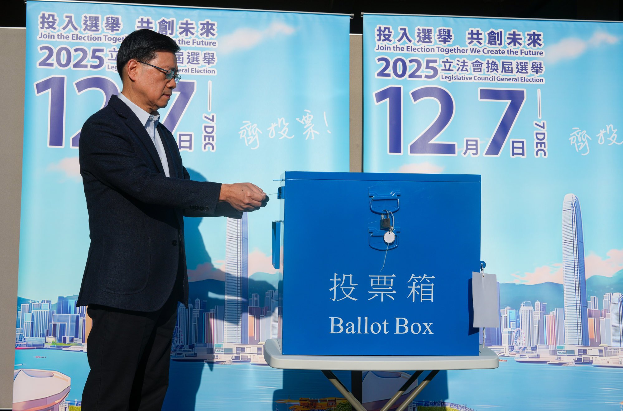 Chief Executive John Lee votes on Sunday morning. Photo: Sam Tsang